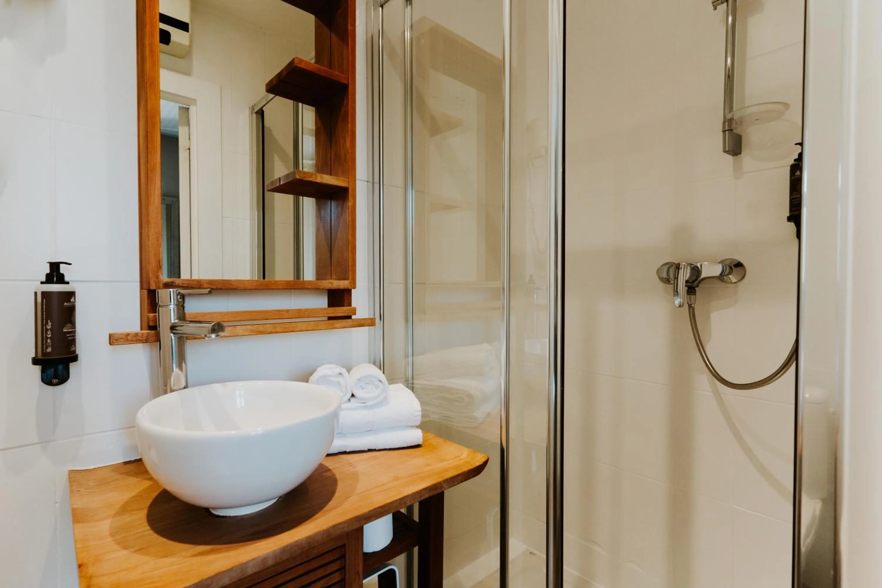 Bathroom in Hôtel Le Petit Castel