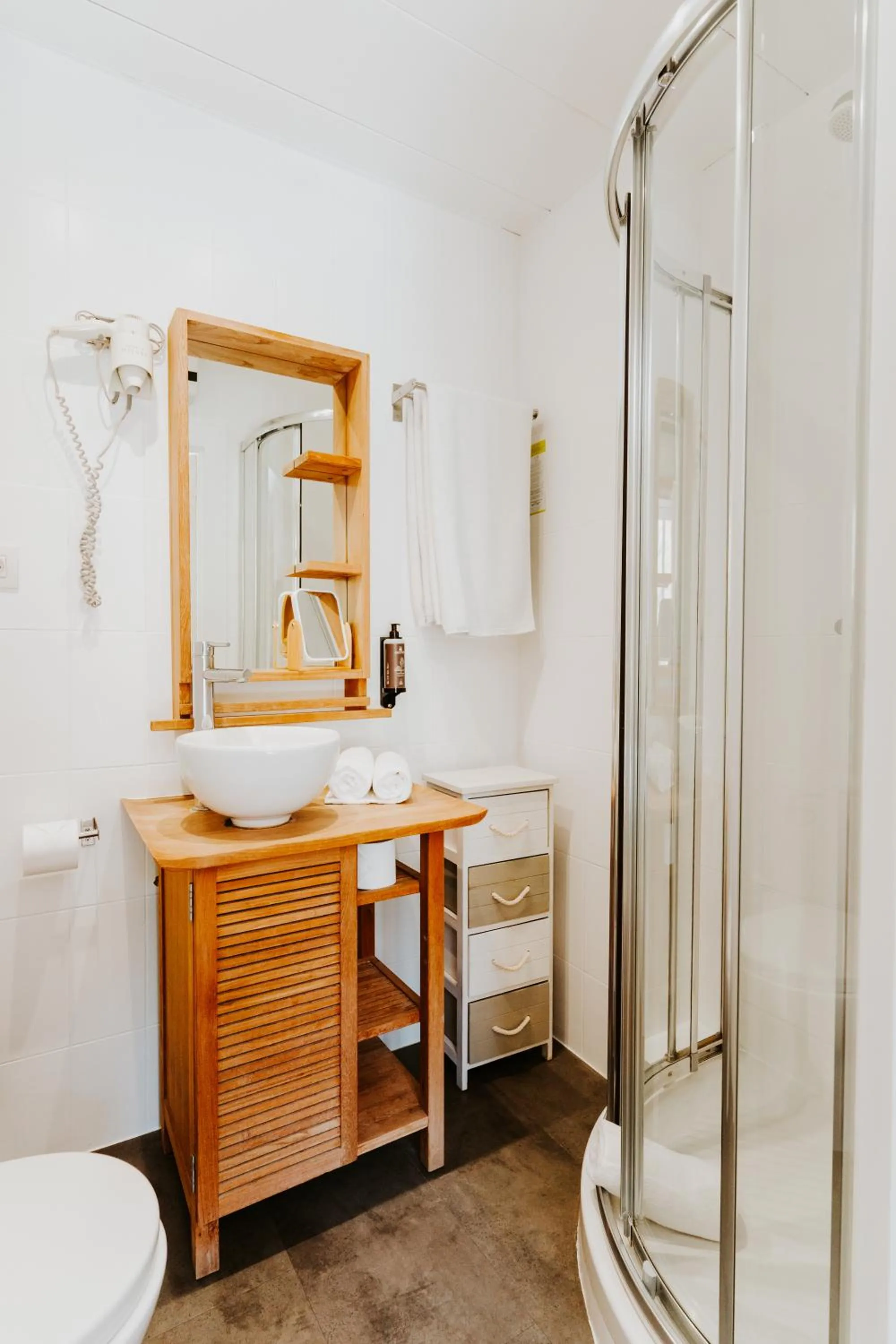 Bathroom in Hôtel Le Petit Castel