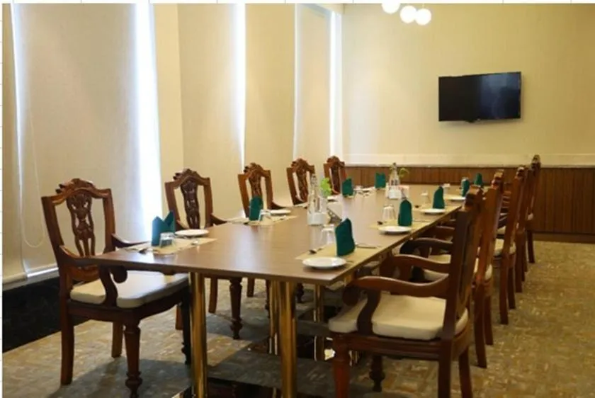 Dining area in SRM Hotel Maraimalai Nagar Chennai