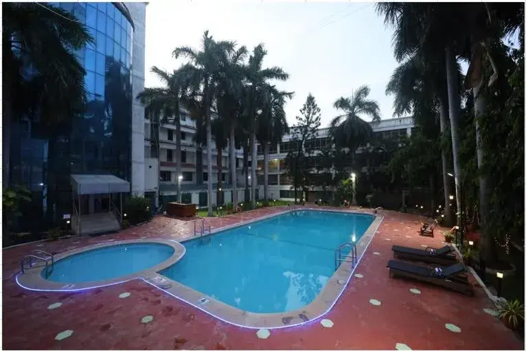 Swimming pool in SRM Hotel Maraimalai Nagar Chennai Swimming pool in SRM Hotel Maraimalai Nagar Chennai