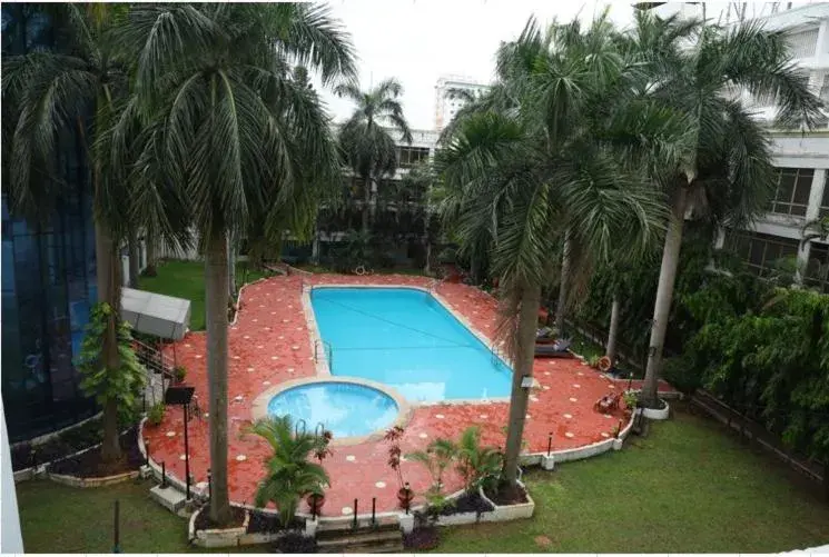 Swimming pool in SRM Hotel Maraimalai Nagar Chennai Swimming pool in SRM Hotel Maraimalai Nagar Chennai