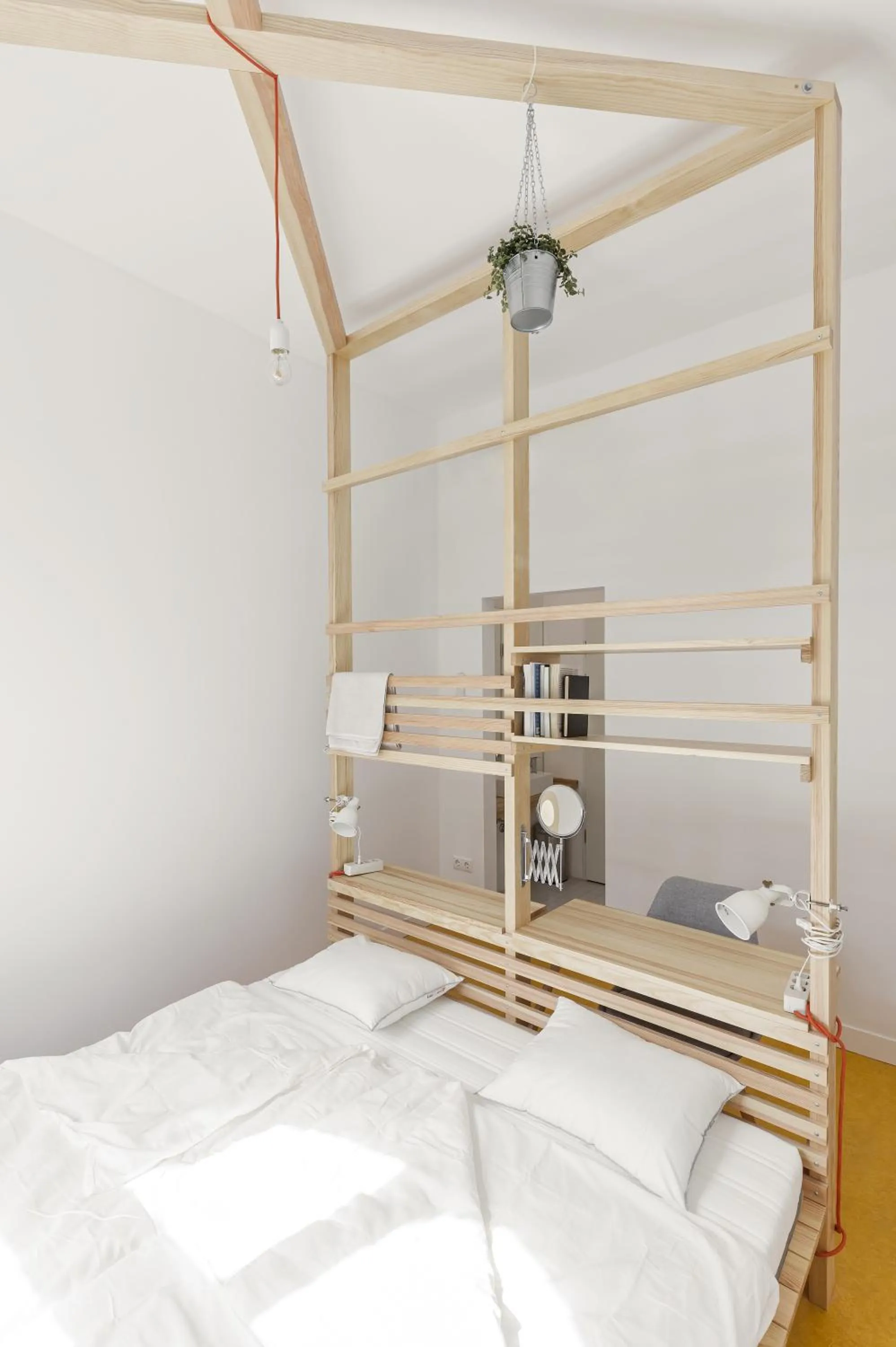 Bedroom, Bed in Flow Spaces