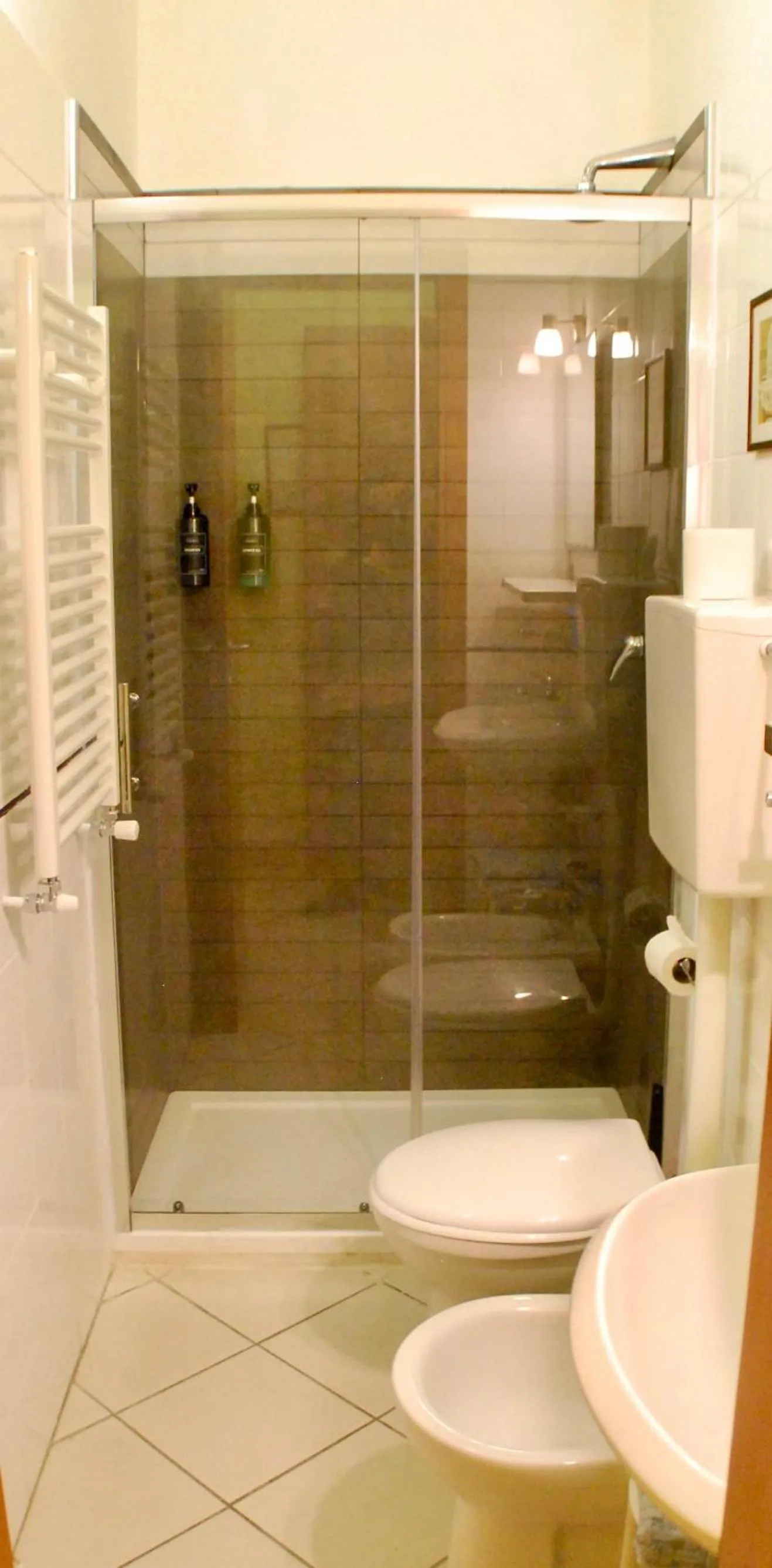 Shower in AlbergoTeatro