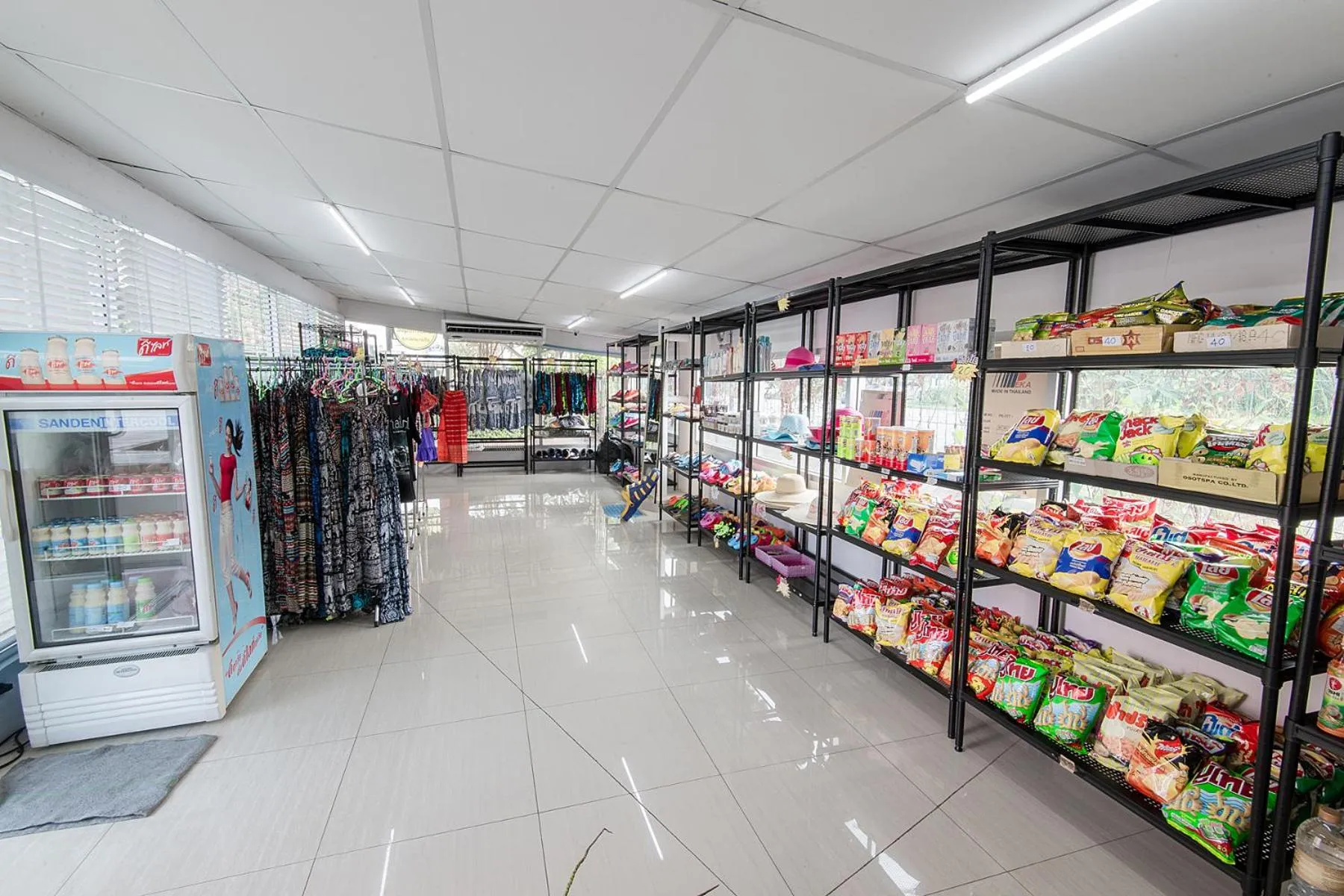 Shopping Area in The Cotai Luxury Design Hotel