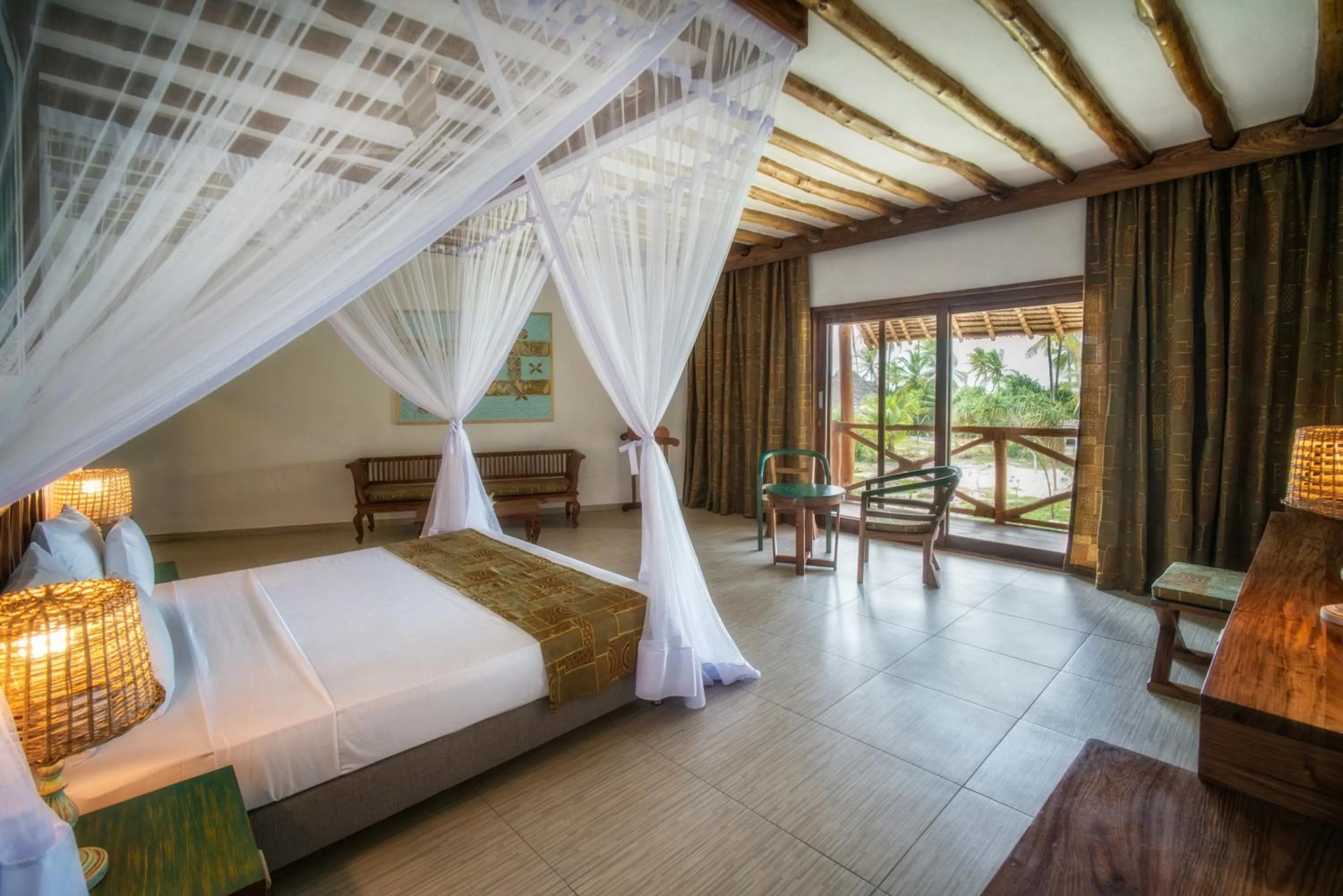 Photo of the whole room, Bed in Zanzibar Queen Hotel