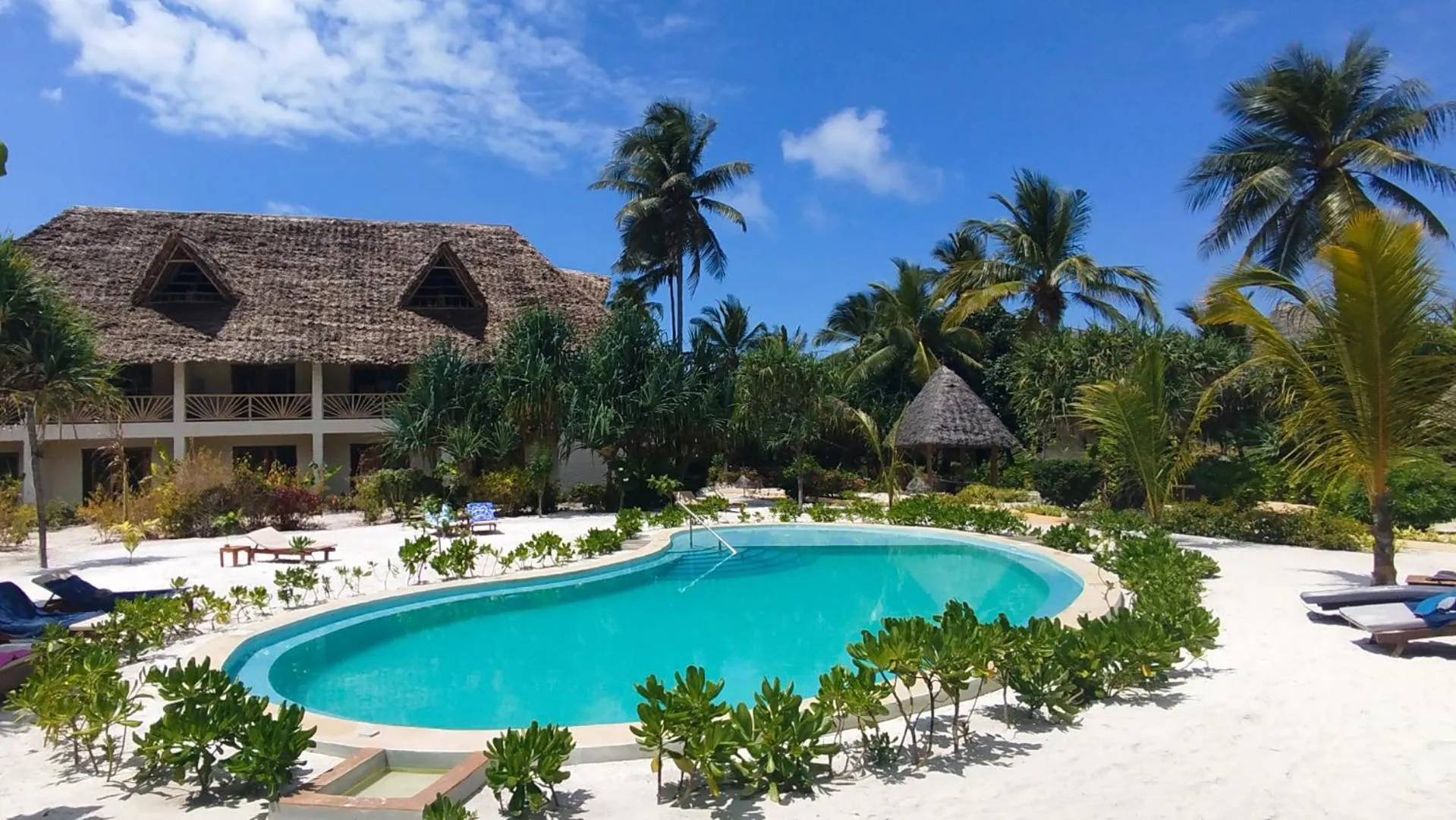 Swimming pool in Zanzibar Queen Hotel