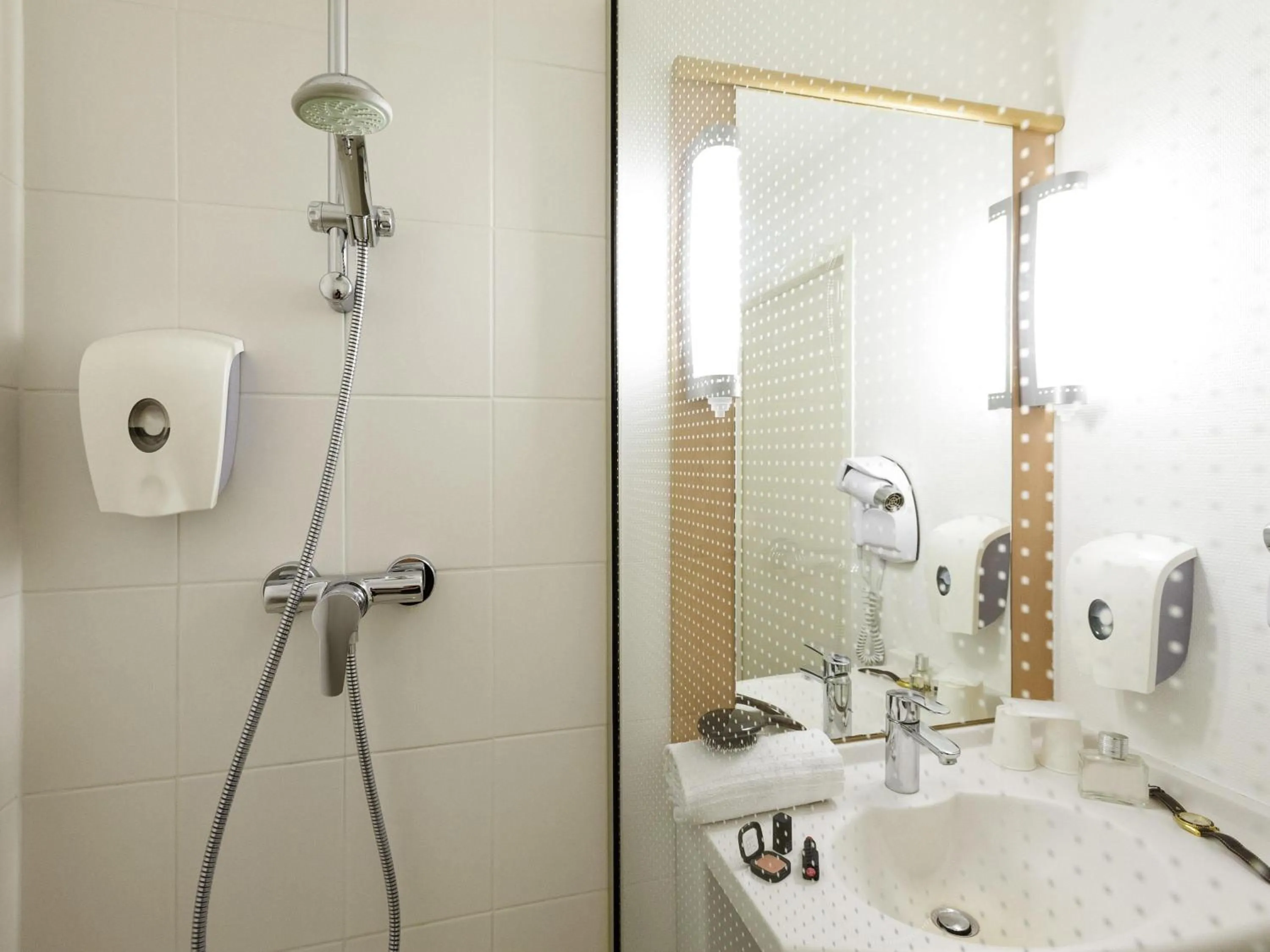 Bedroom in ibis Hotel Brussels Airport