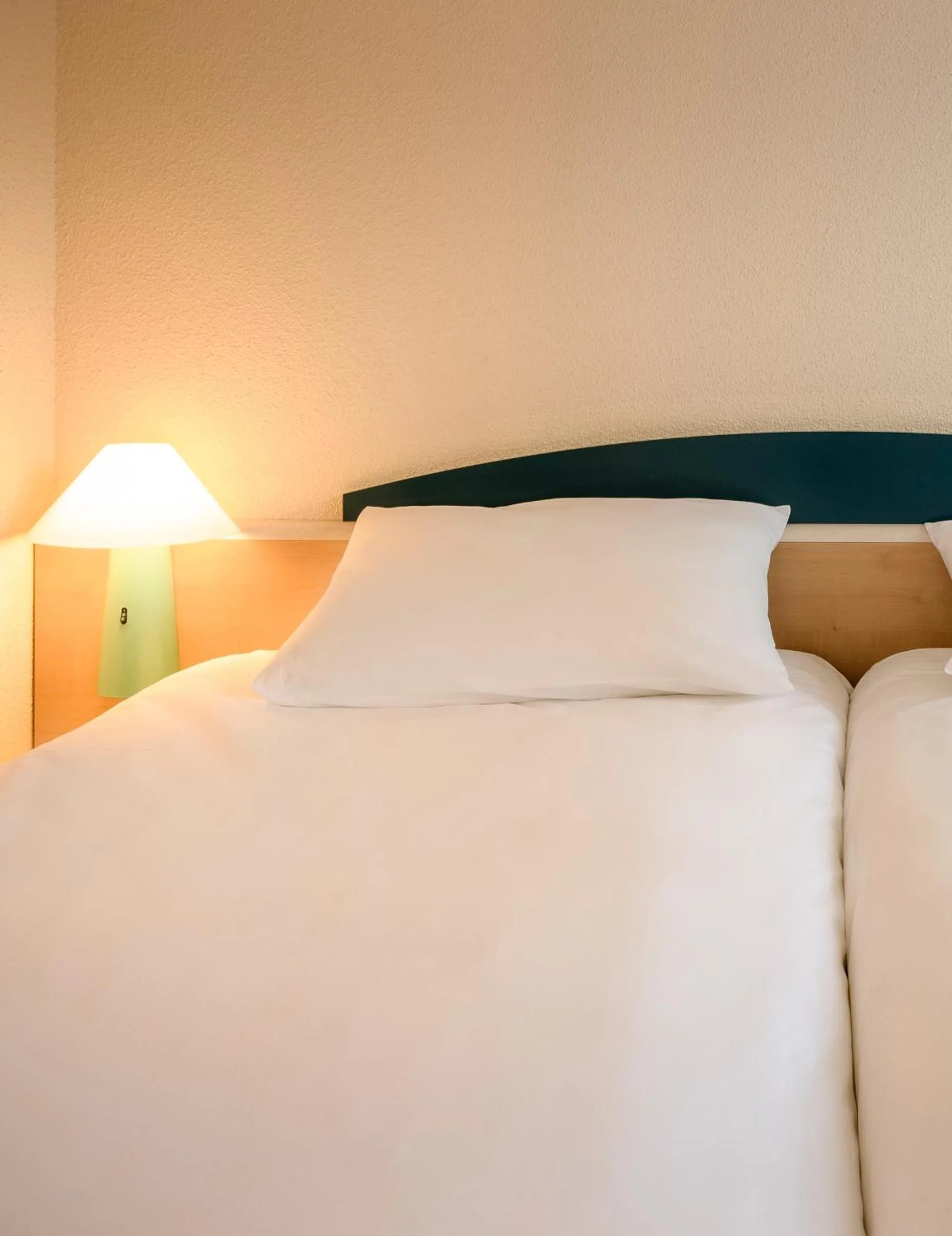 Bed in ibis Hotel Brussels Airport