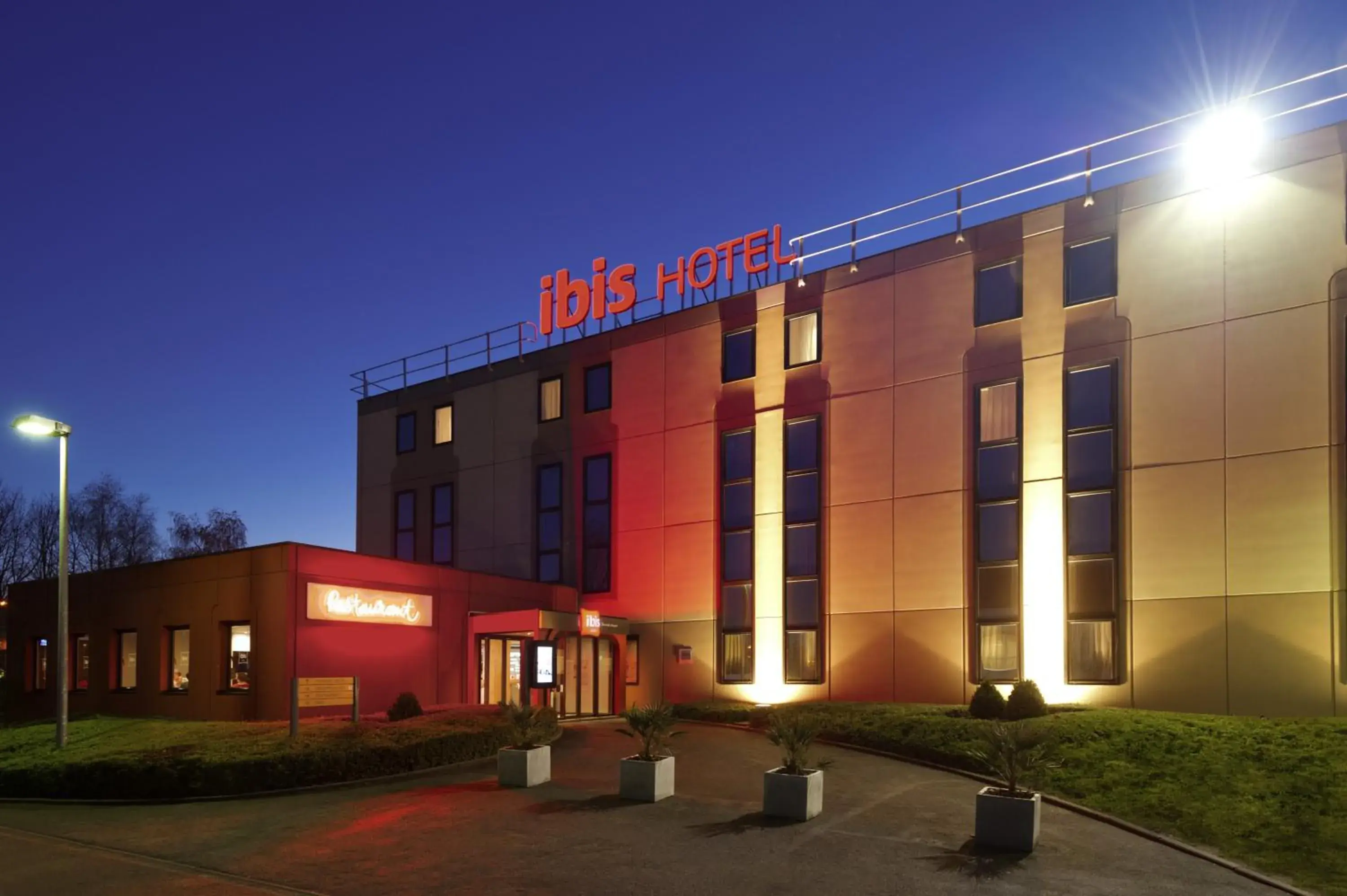 Property building in ibis Hotel Brussels Airport Property building in ibis Hotel Brussels Airport