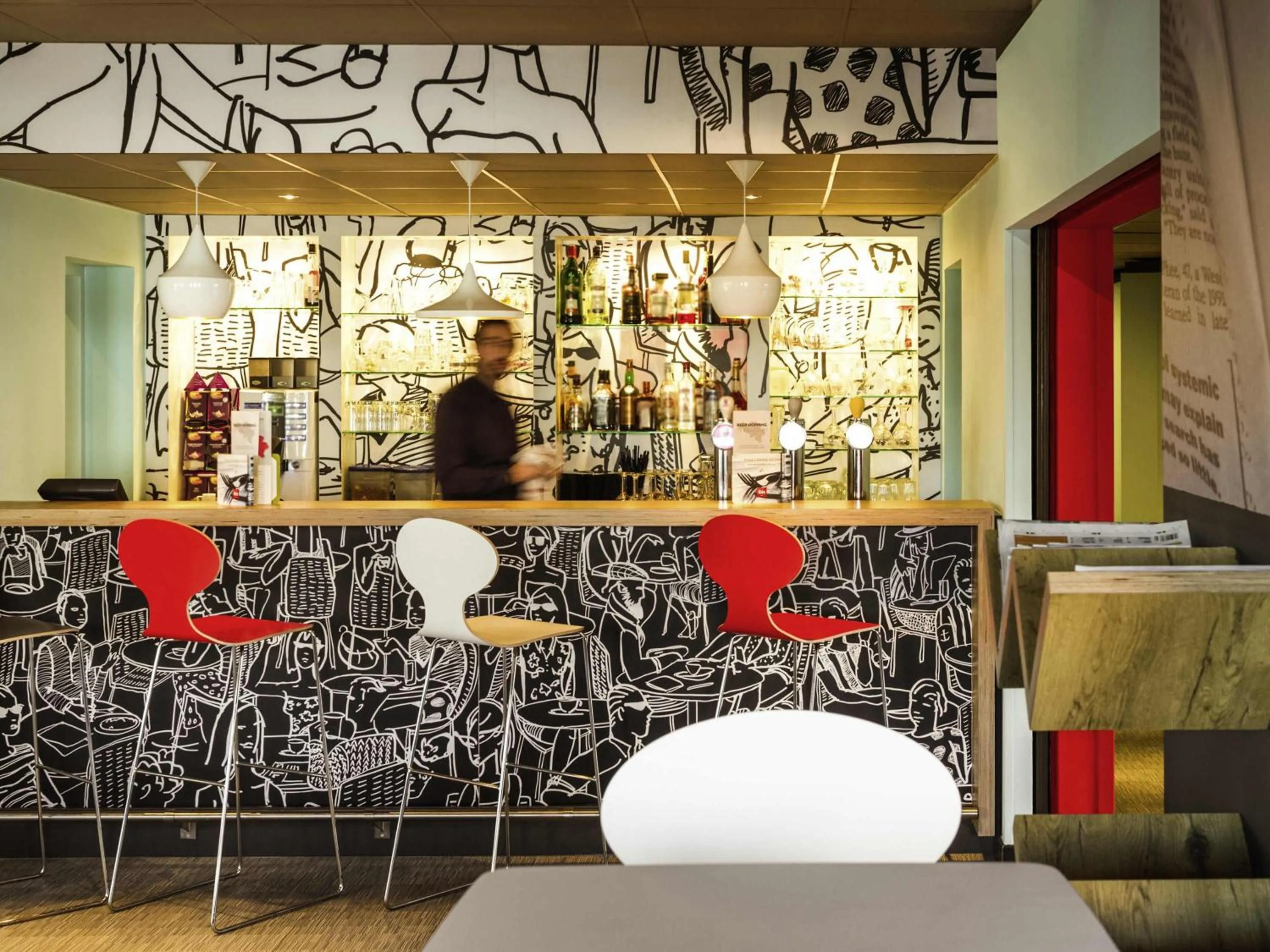 Lounge or bar in ibis Hotel Brussels Airport