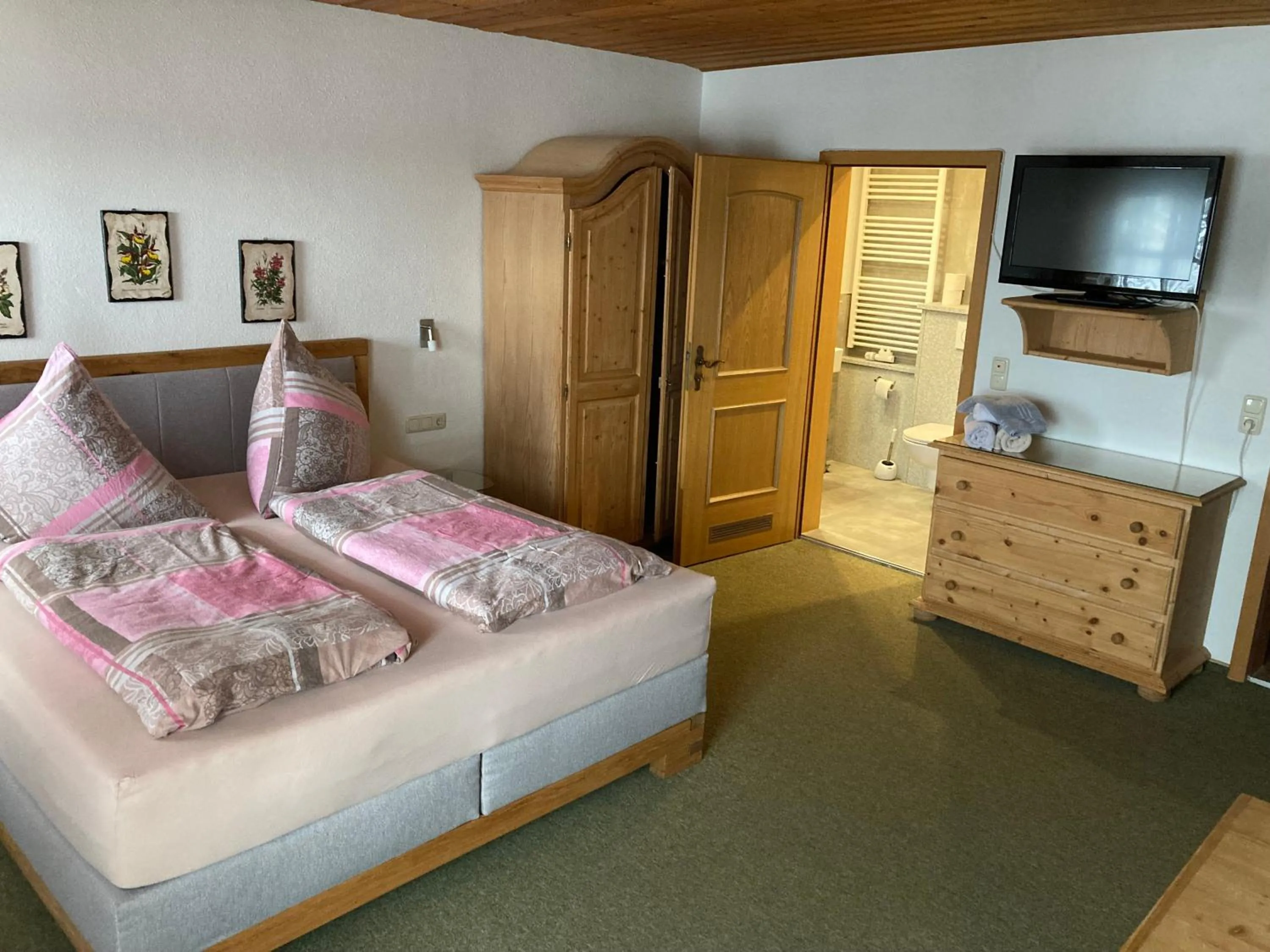 Photo of the whole room, Bed in Gästehaus Biggi