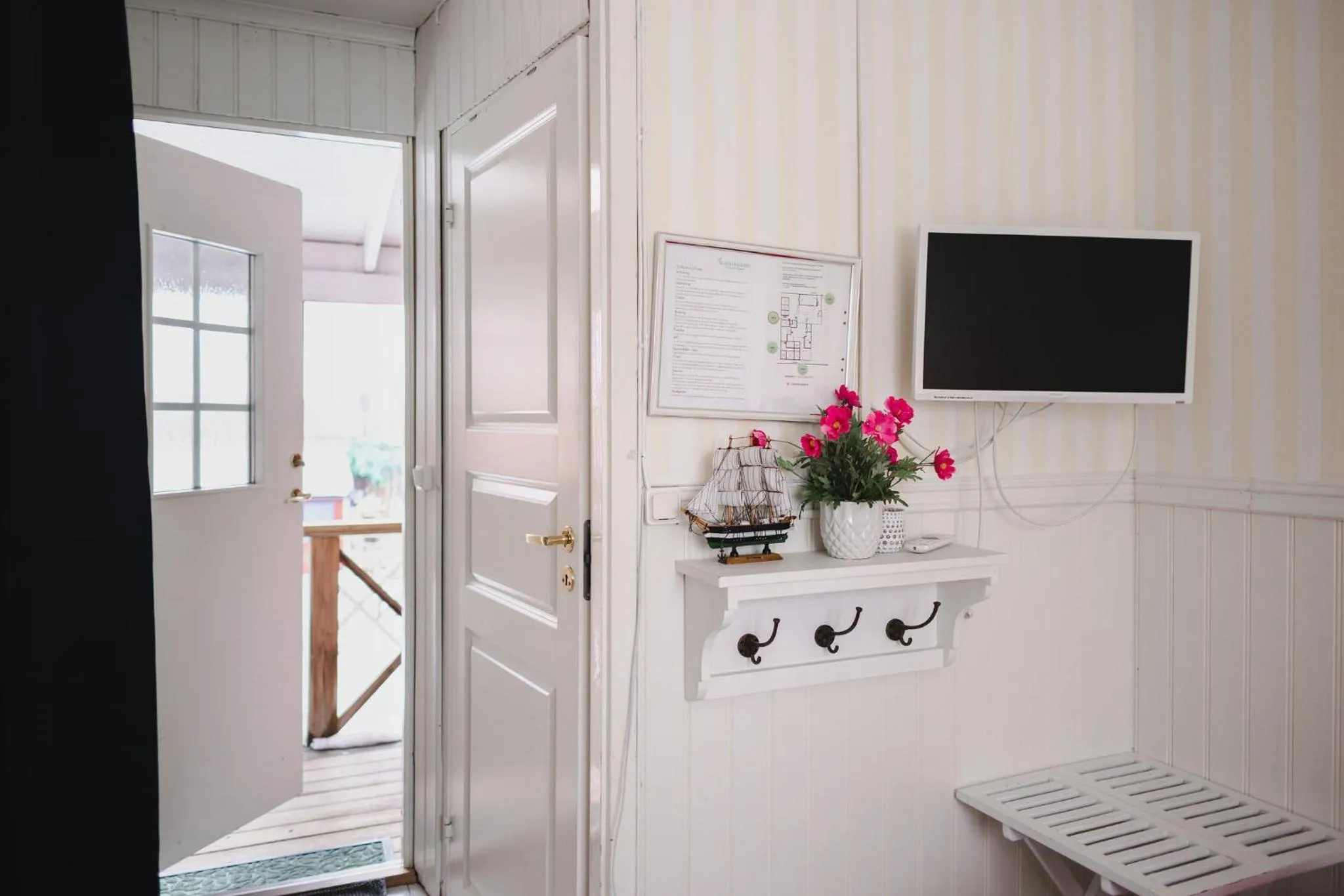 TV and multimedia in Gårdshotell Klockargården Öregrund