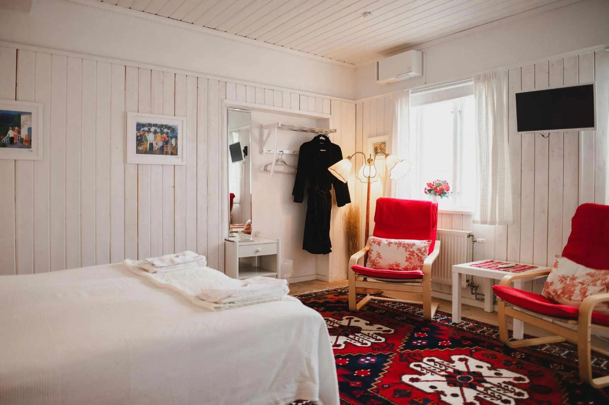 TV and multimedia, Bed in Gårdshotell Klockargården Öregrund