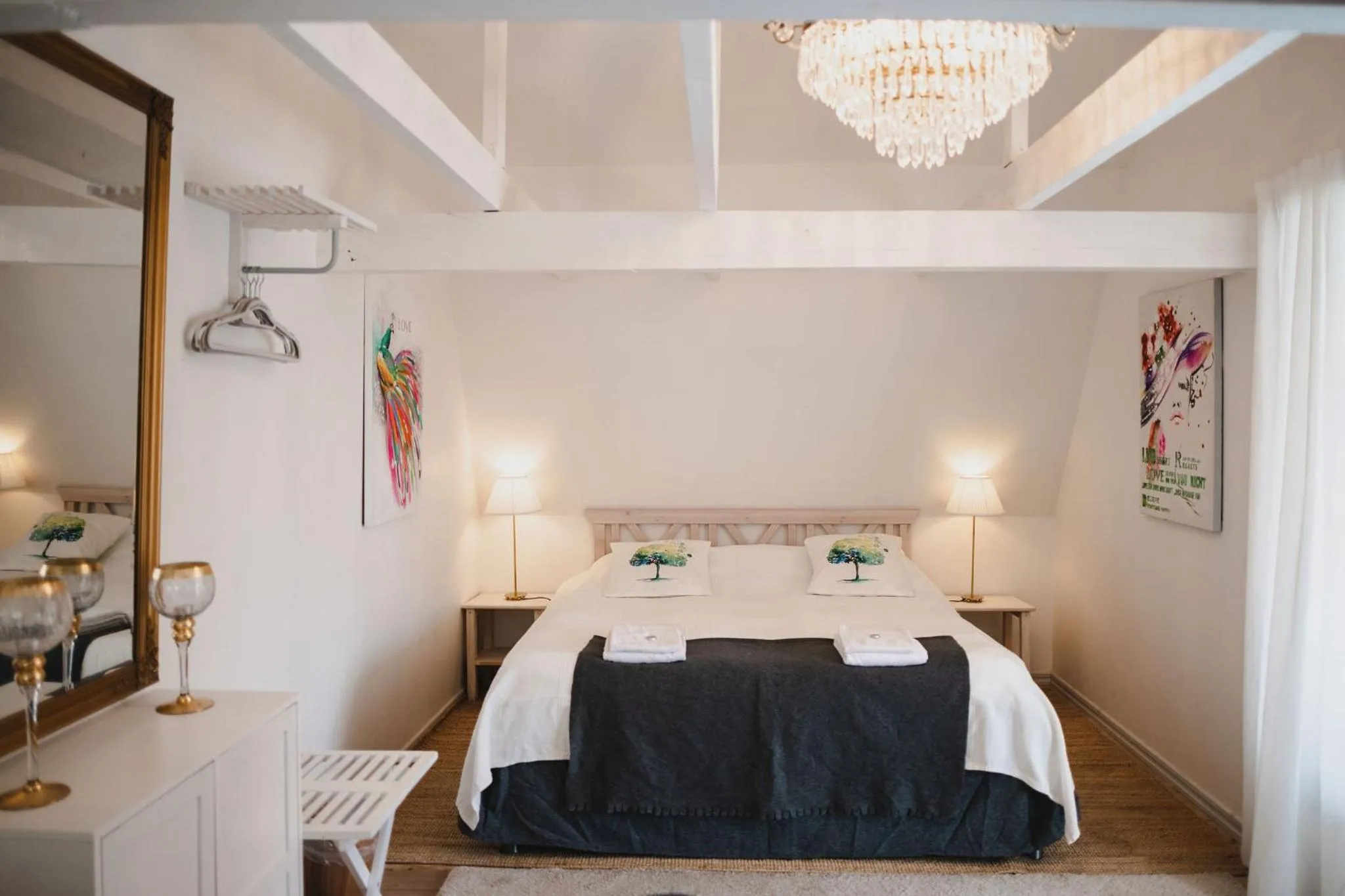 Bed in Gårdshotell Klockargården Öregrund