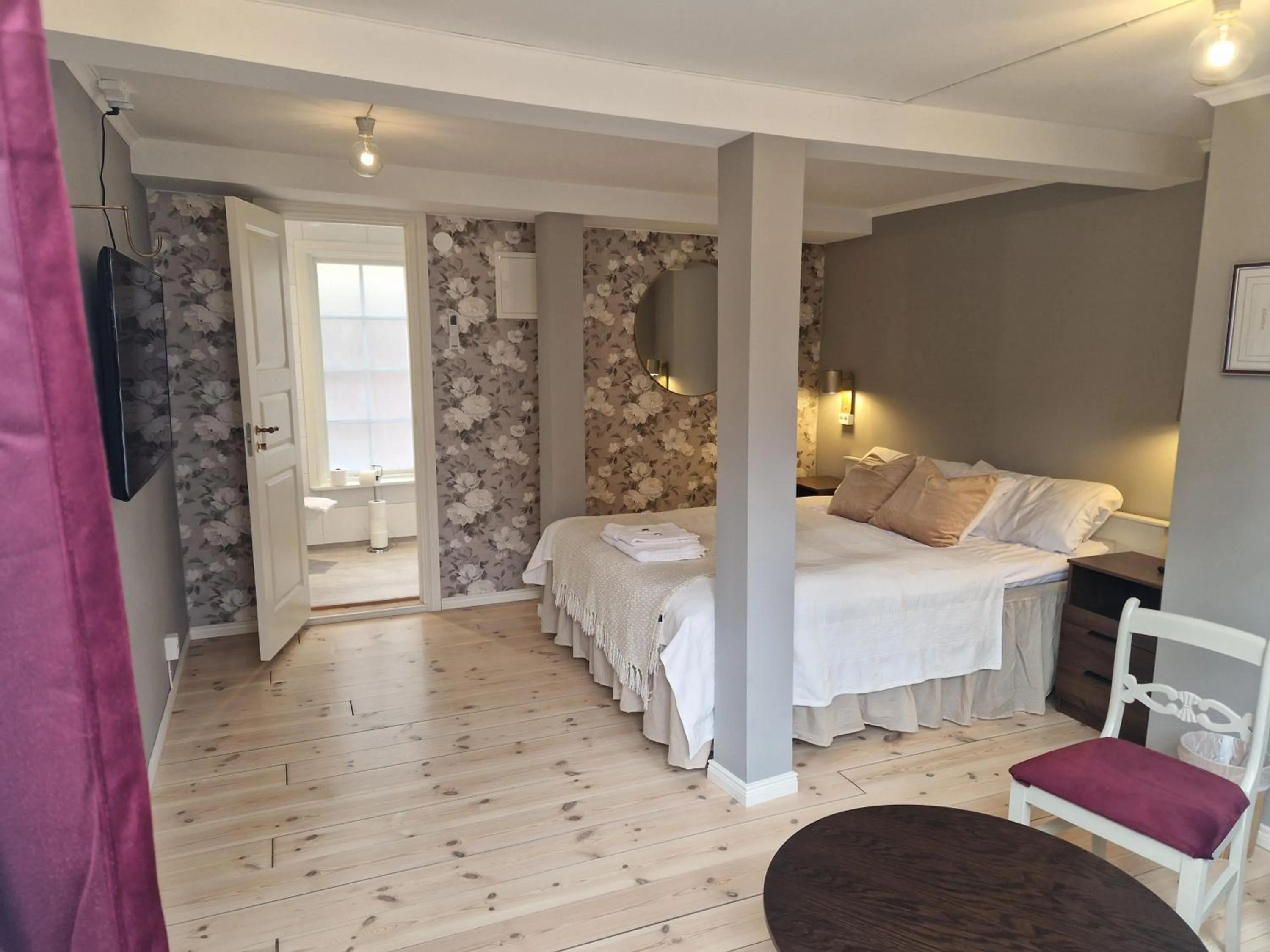 Bed in Gårdshotell Klockargården Öregrund