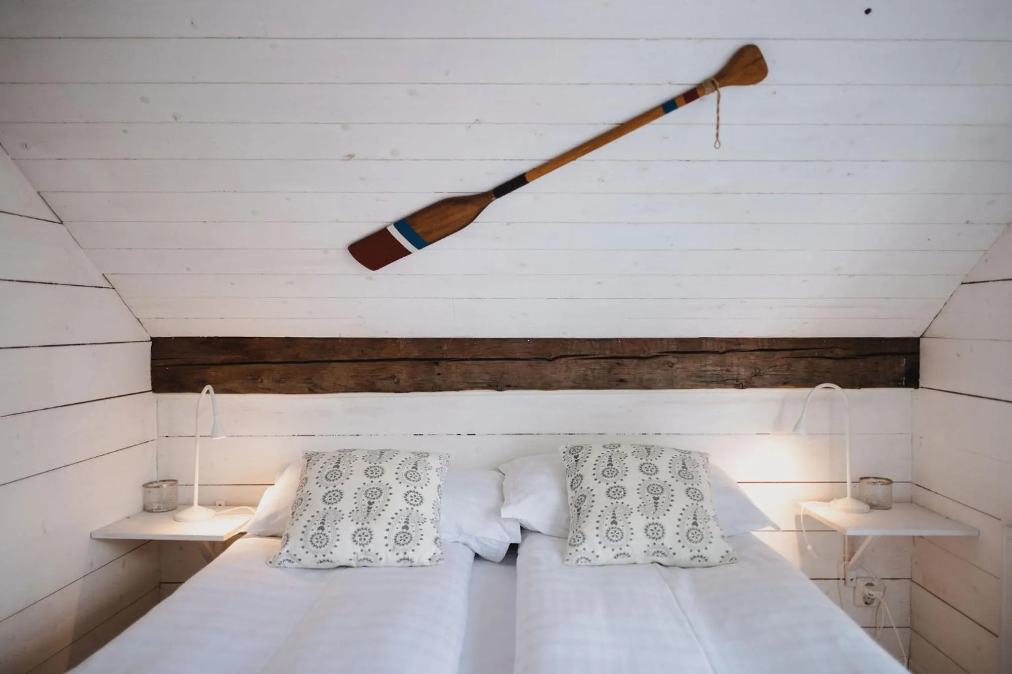 Property building, Bed in Gårdshotell Klockargården Öregrund