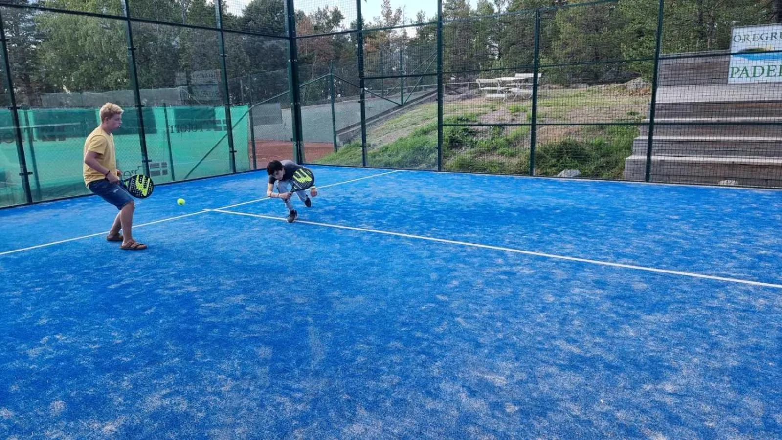 Tennis court in Gårdshotell Klockargården Öregrund