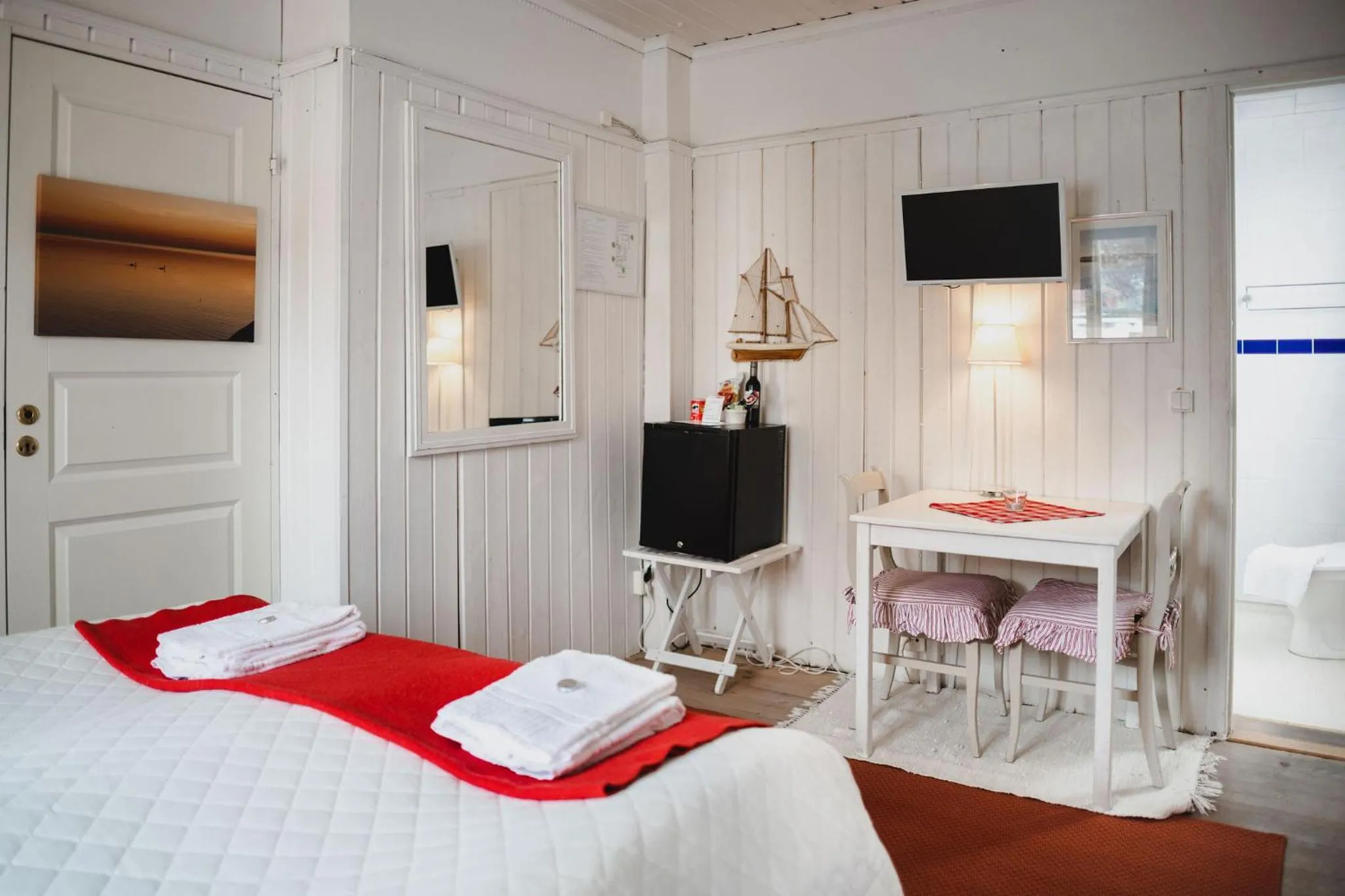 TV and multimedia, Bed in Gårdshotell Klockargården Öregrund