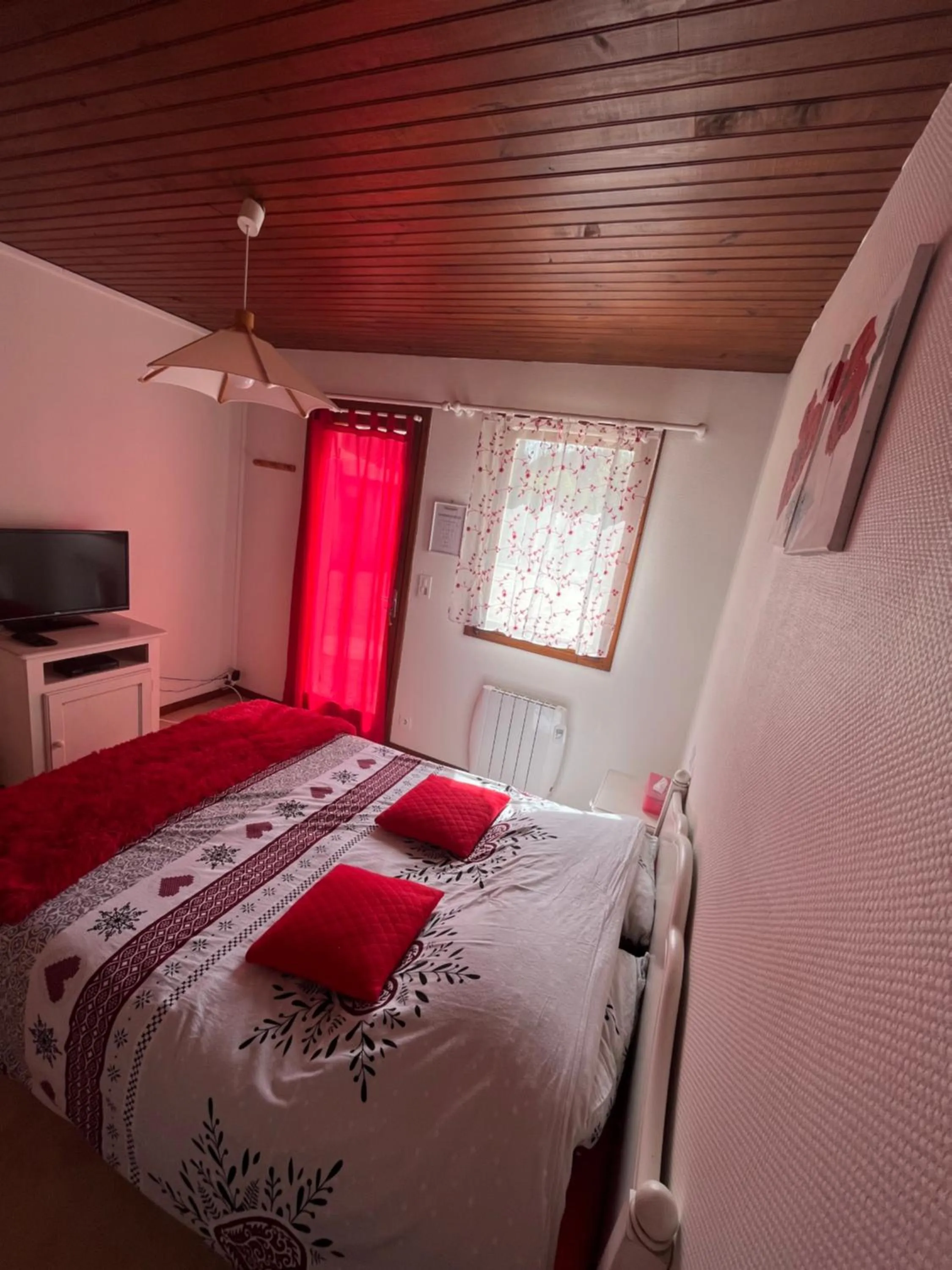 Photo of the whole room, Bed in Le Domaine de L'étang de Sandanet