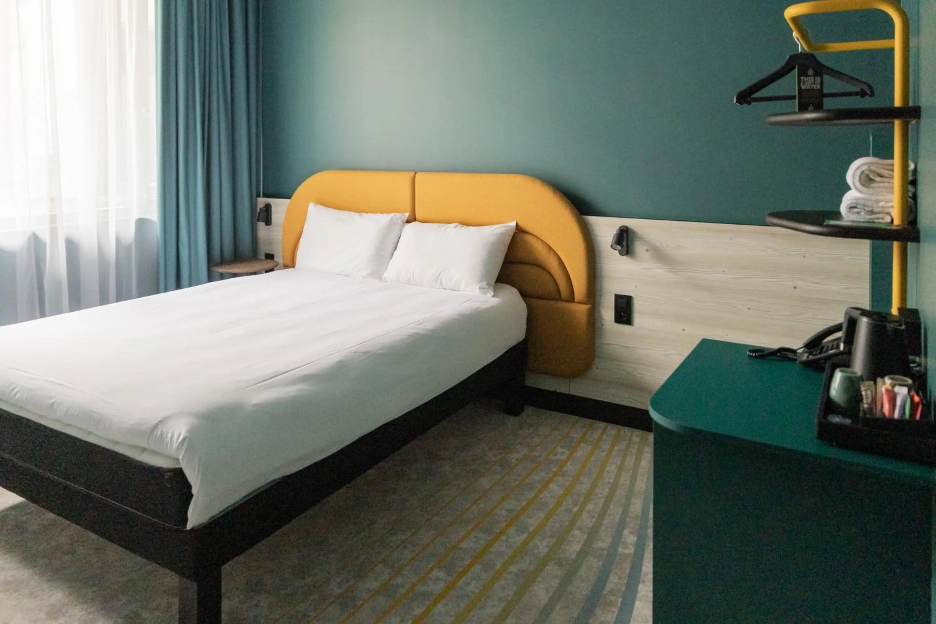 Bedroom, Bed in ibis Styles Brugge Centrum