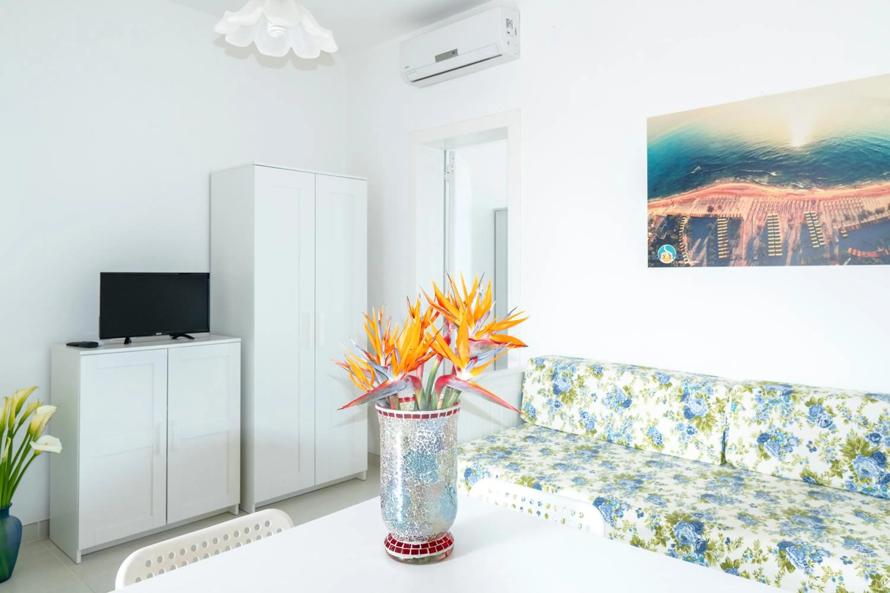 Living room, Bed in Centro Vacanze Lido Smeraldo