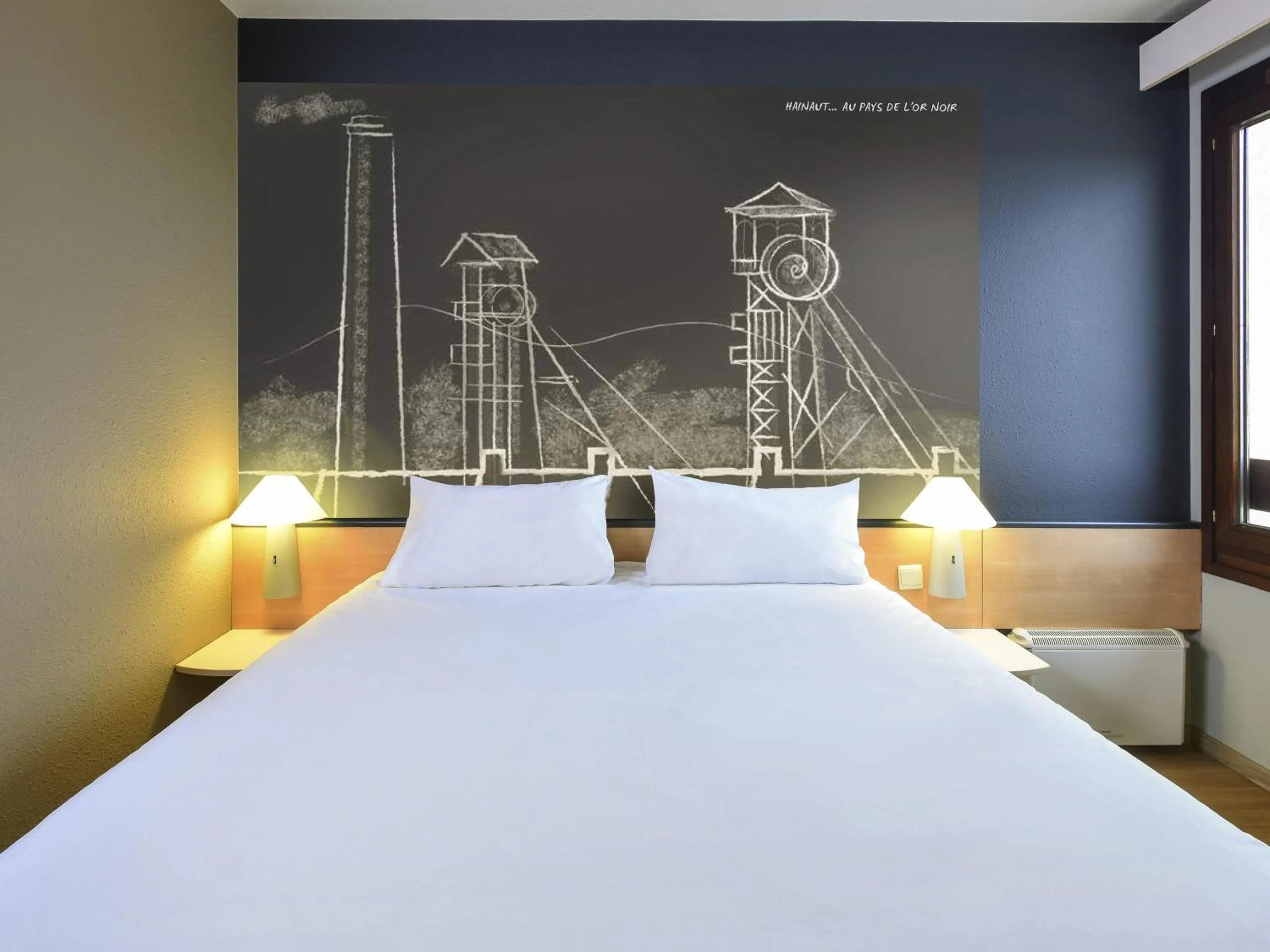 Bedroom, Bed in ibis Charleroi Airport Brussels South