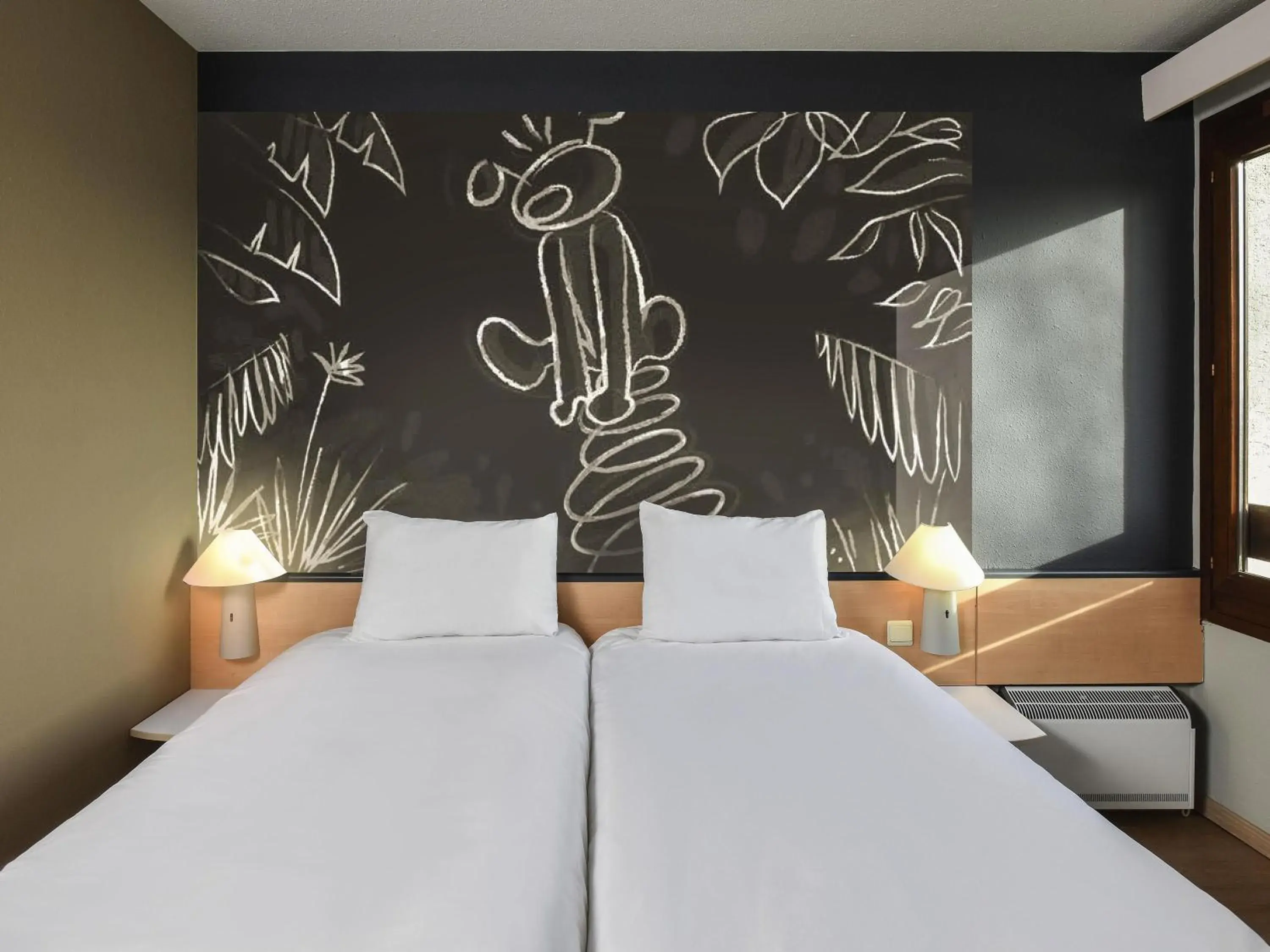 Bedroom, Bed in ibis Charleroi Airport Brussels South Bedroom, Bed in ibis Charleroi Airport Brussels South