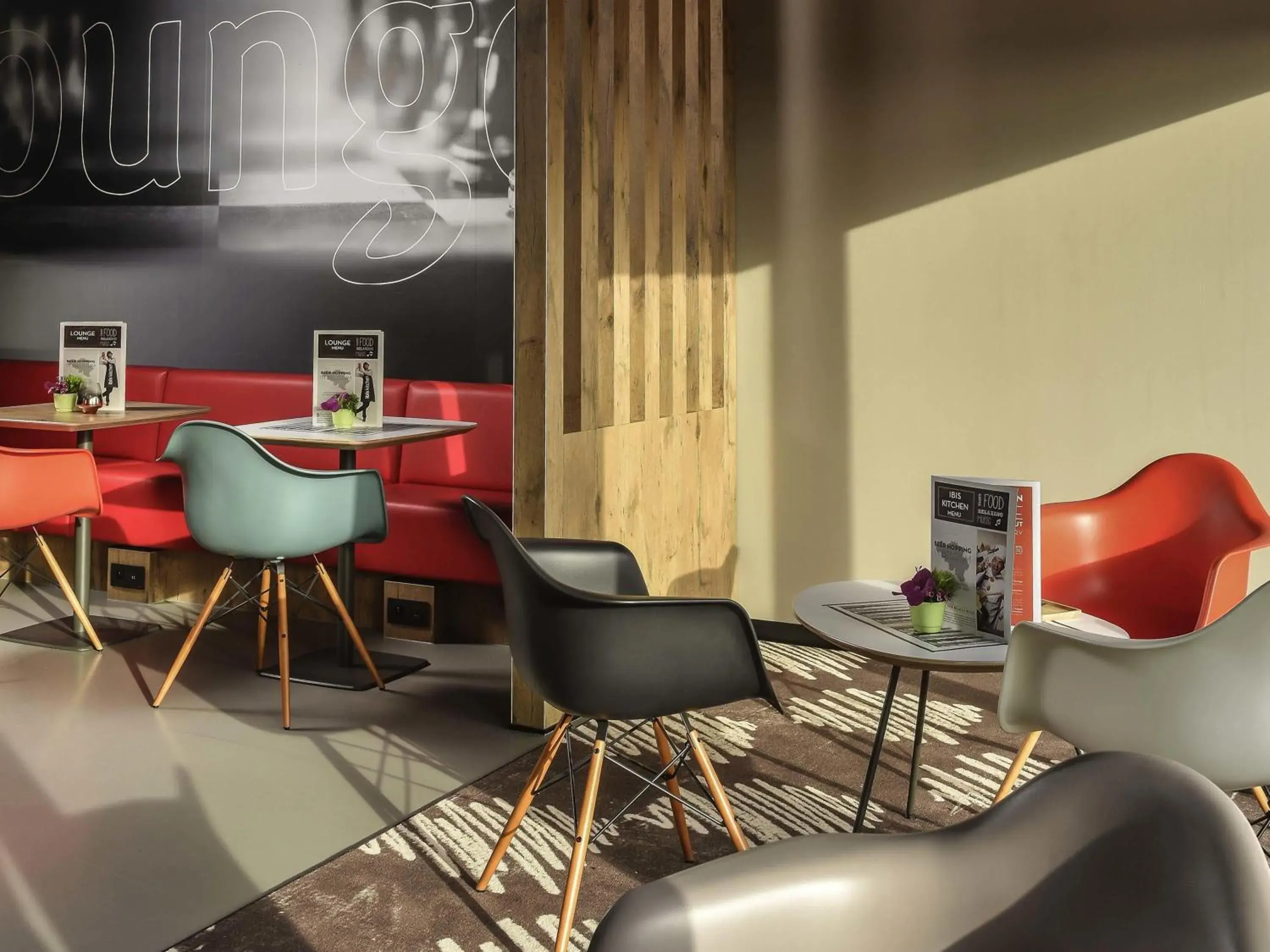 Lounge or bar in ibis Charleroi Airport Brussels South Lounge or bar in ibis Charleroi Airport Brussels South