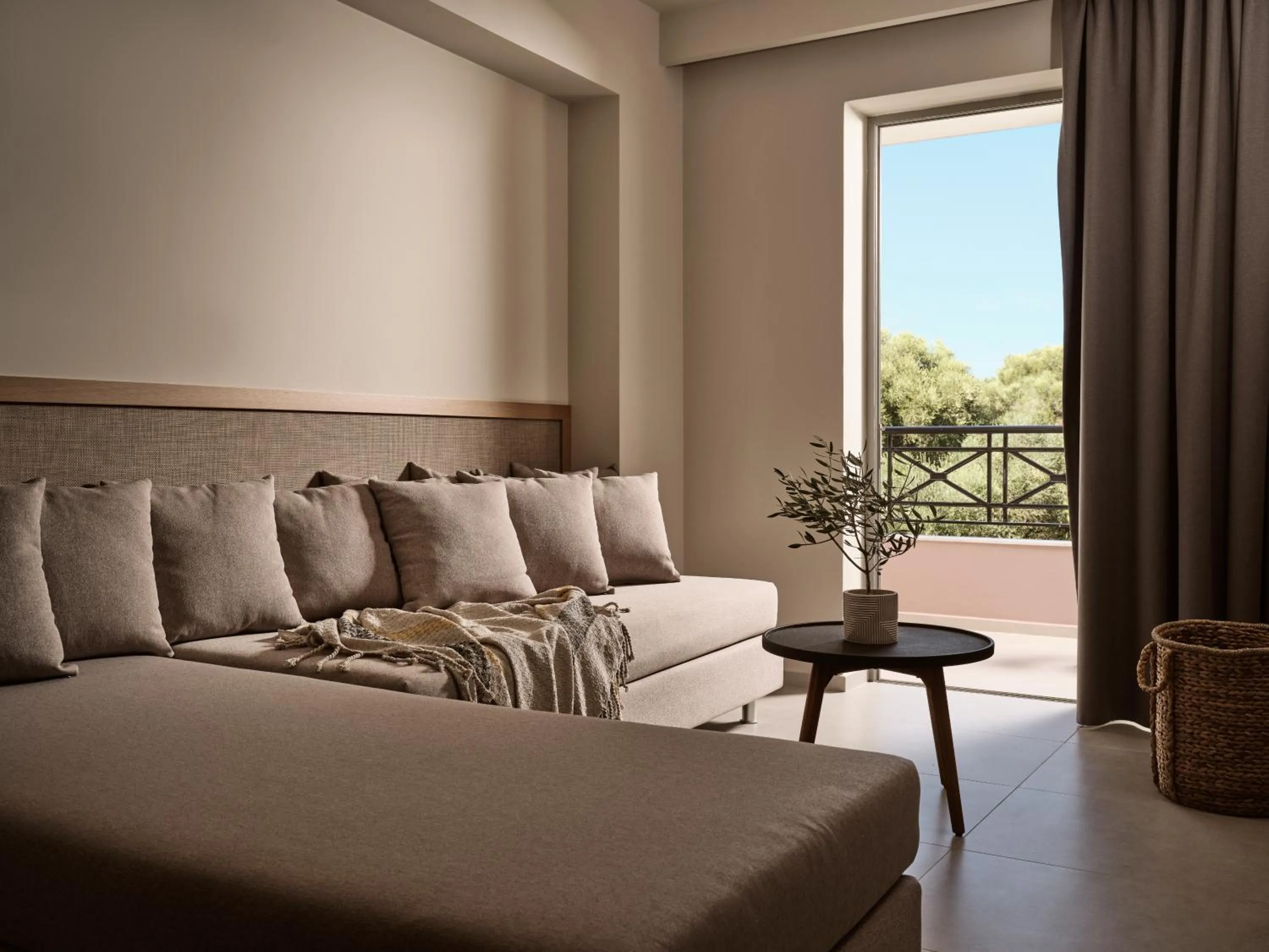 Living room, Bed in Alamis Hotel & Apartments