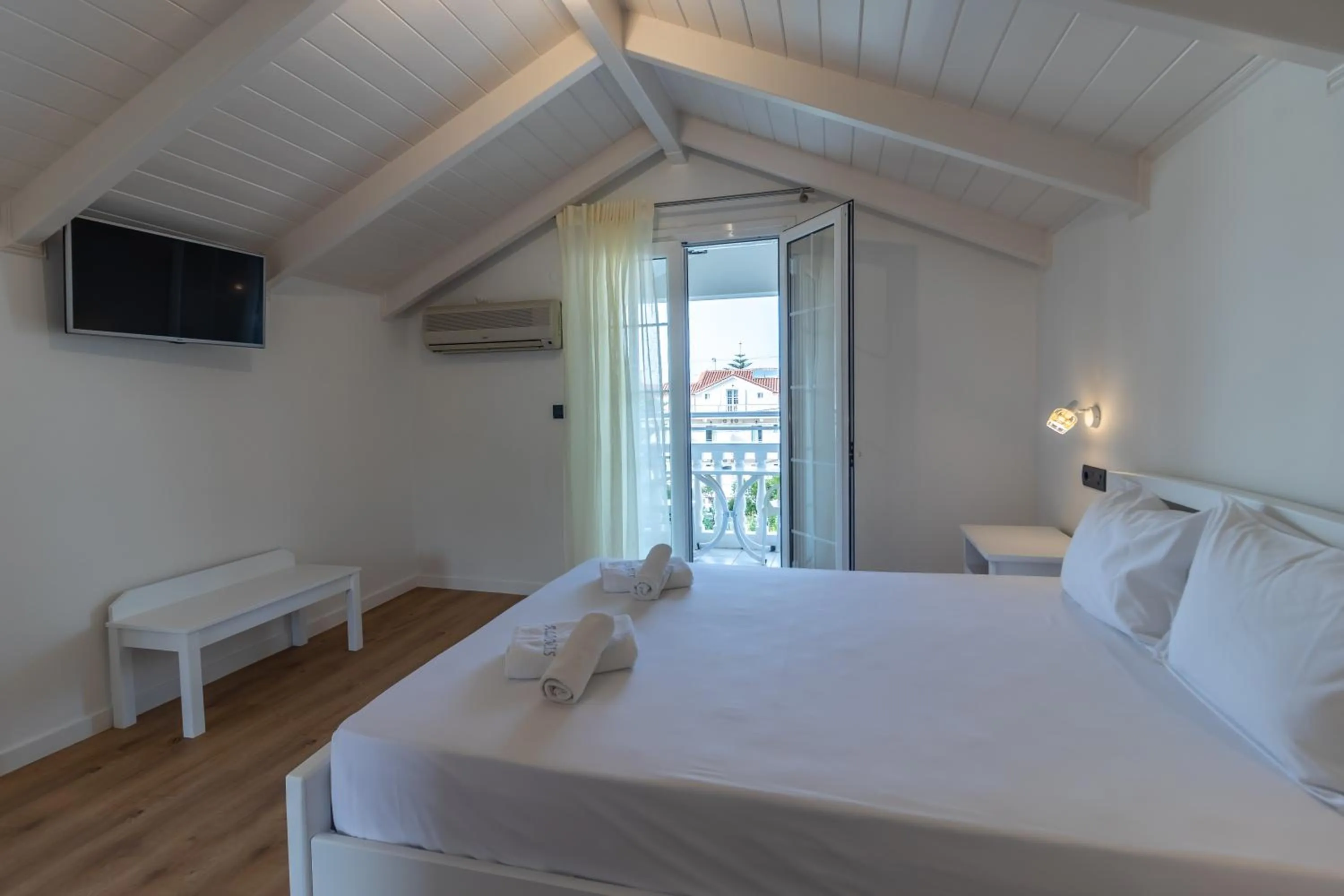 Photo of the whole room, Bed in Alamis Hotel & Apartments