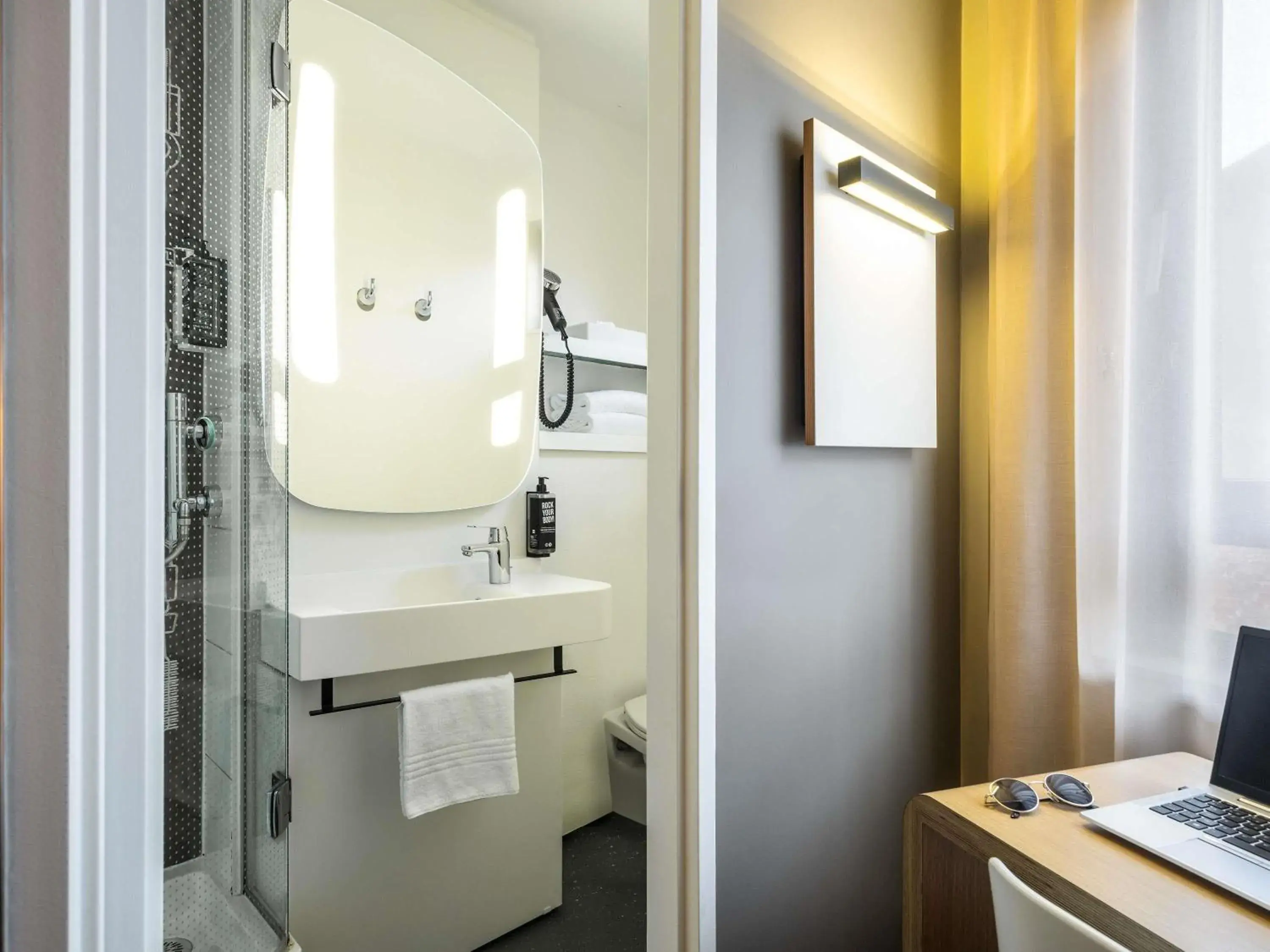 Bedroom in ibis Gent Centrum Opera Bedroom in ibis Gent Centrum Opera