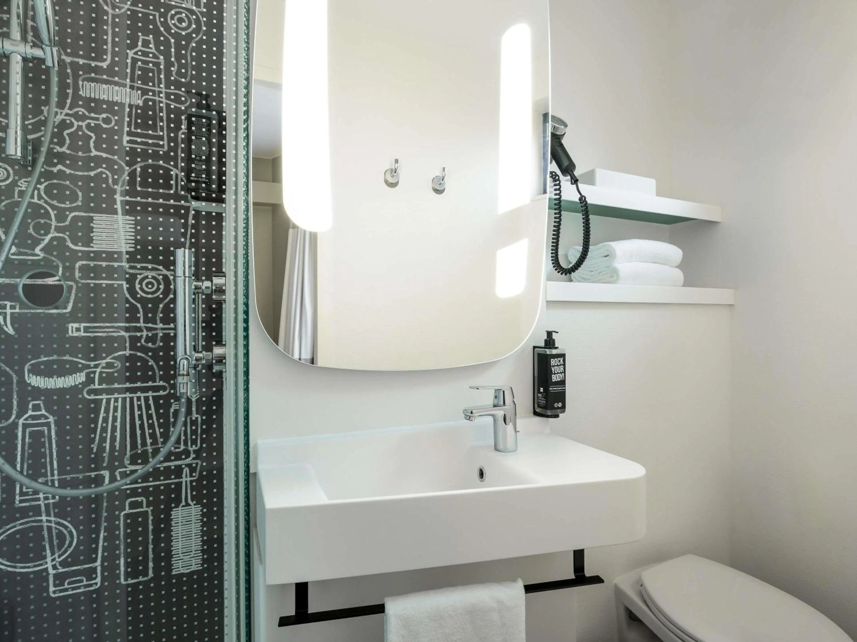 Bedroom in ibis Gent Centrum Opera