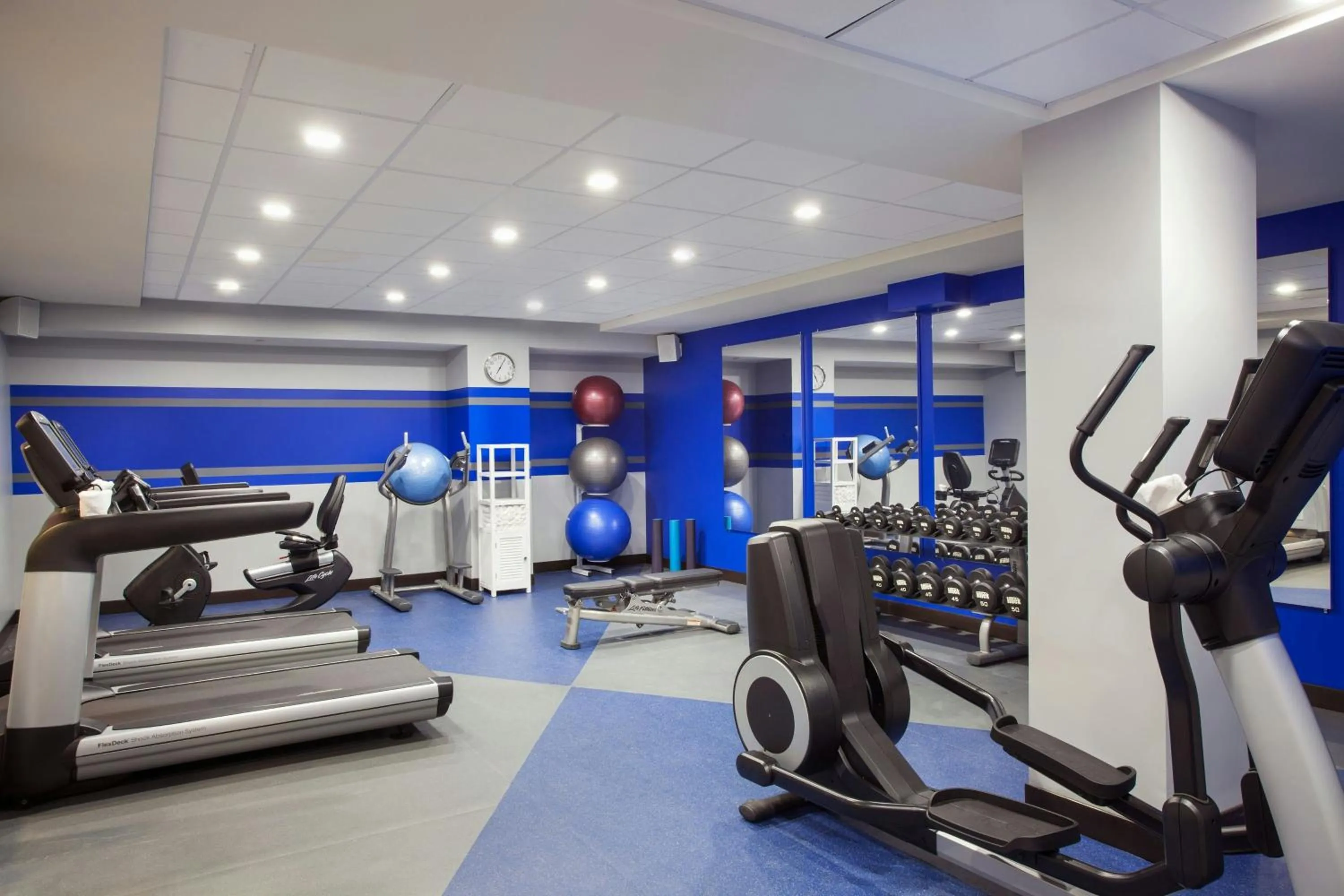Fitness centre/facilities in Four Points by Sheraton Manhattan Midtown West