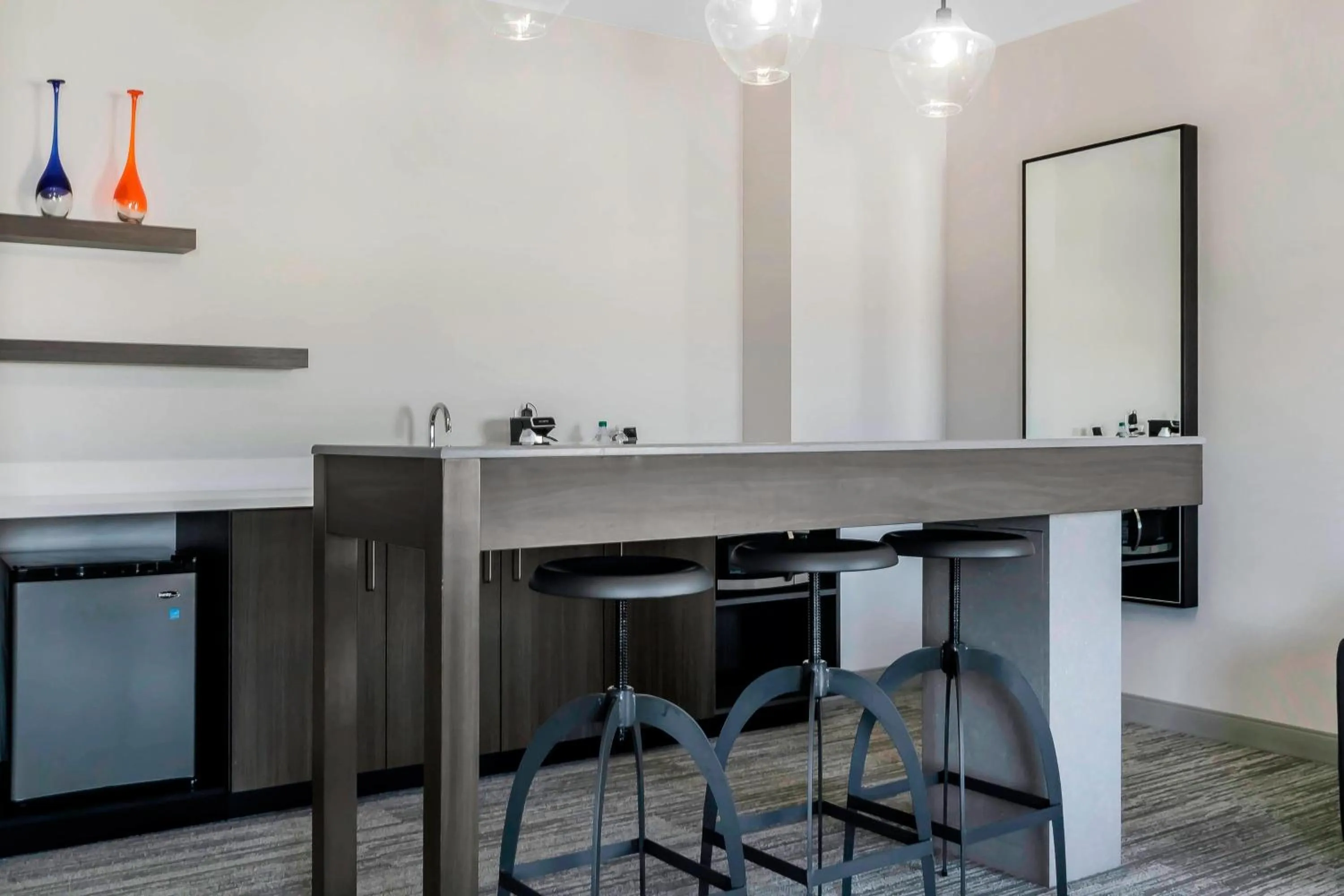 Bedroom in Aloft Newport on the Levee