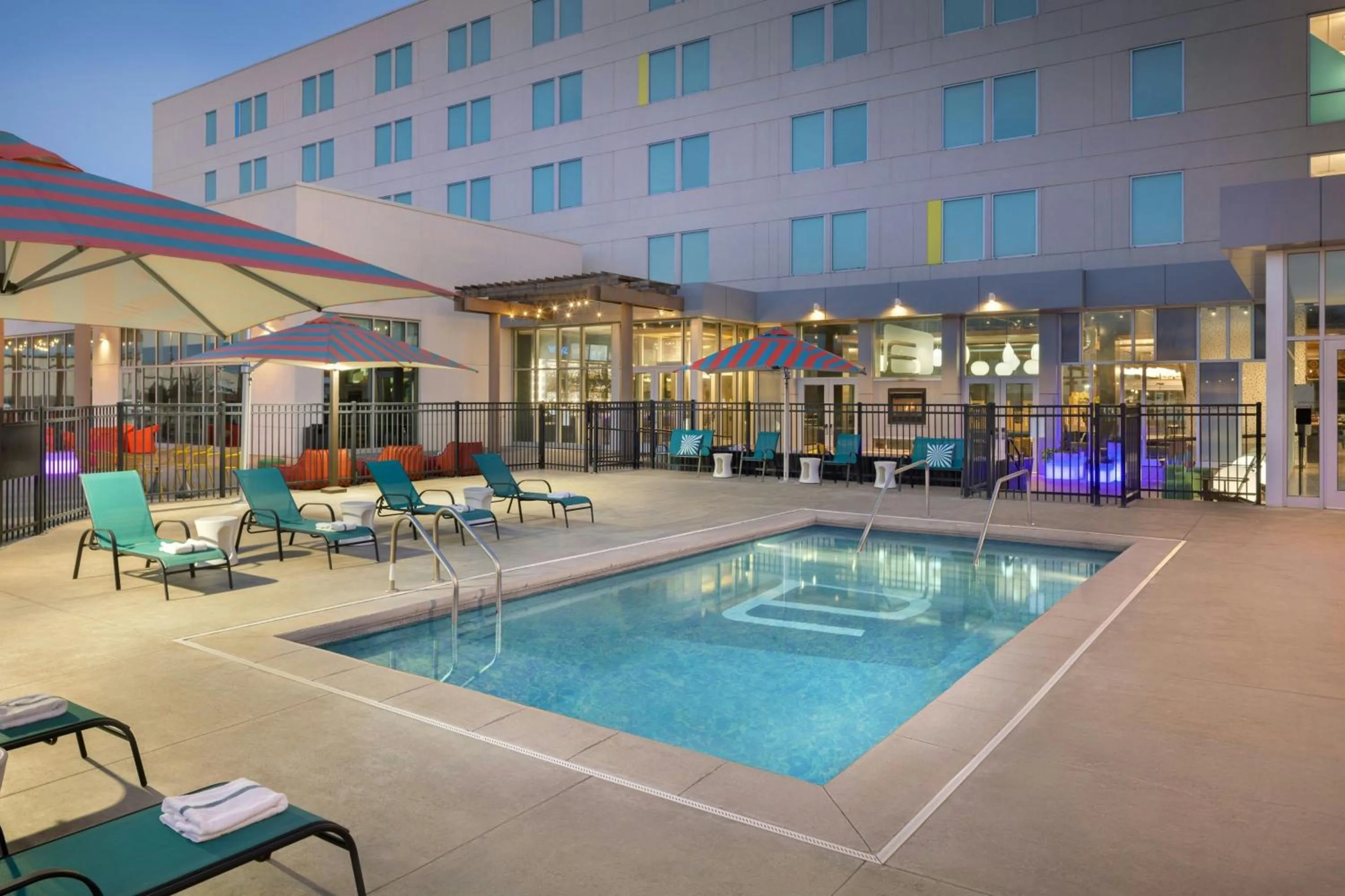 Swimming pool in Aloft Wichita
