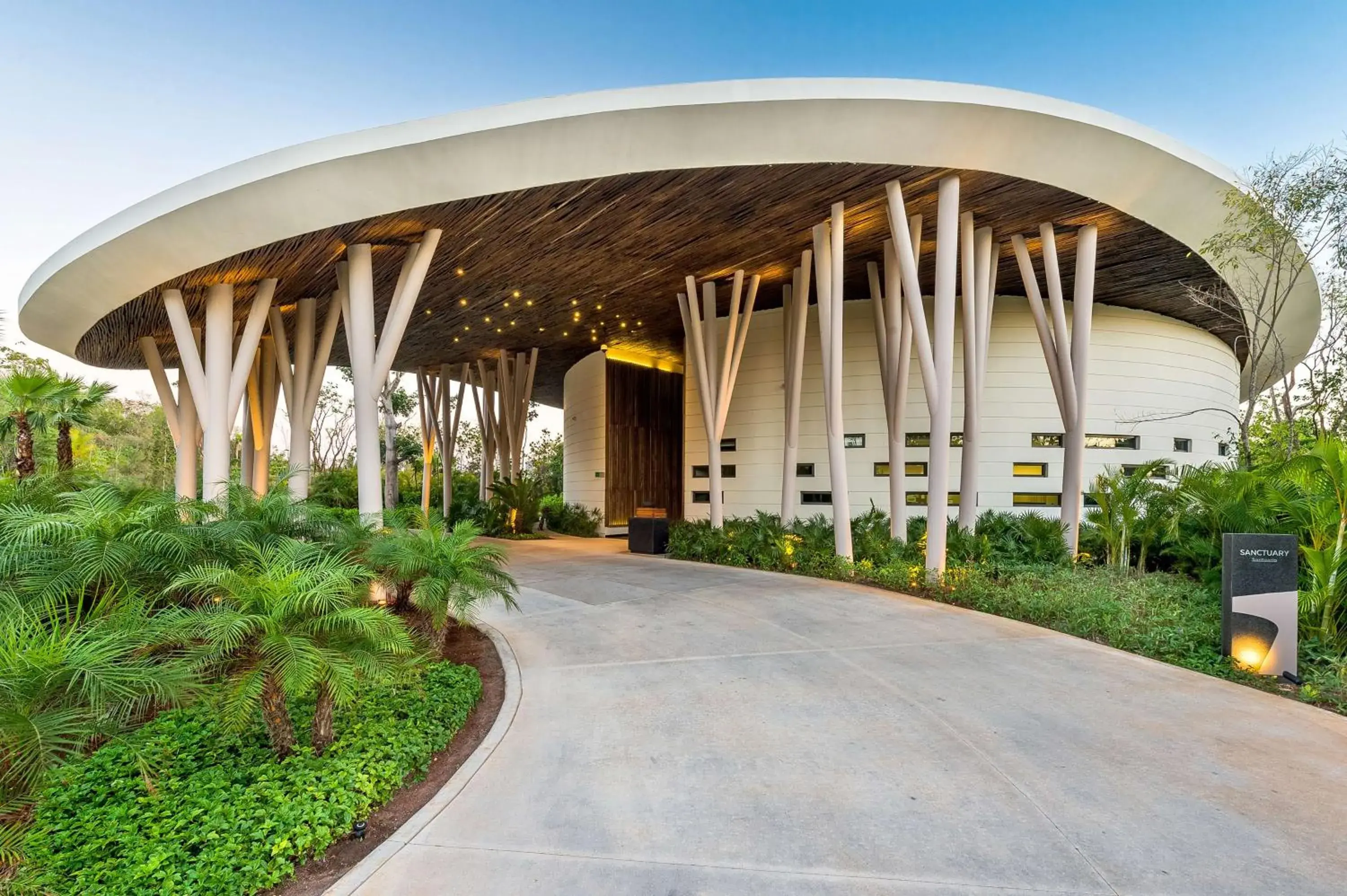 Property building in Andaz Mayakoba - a concept by Hyatt Property building in Andaz Mayakoba - a concept by Hyatt