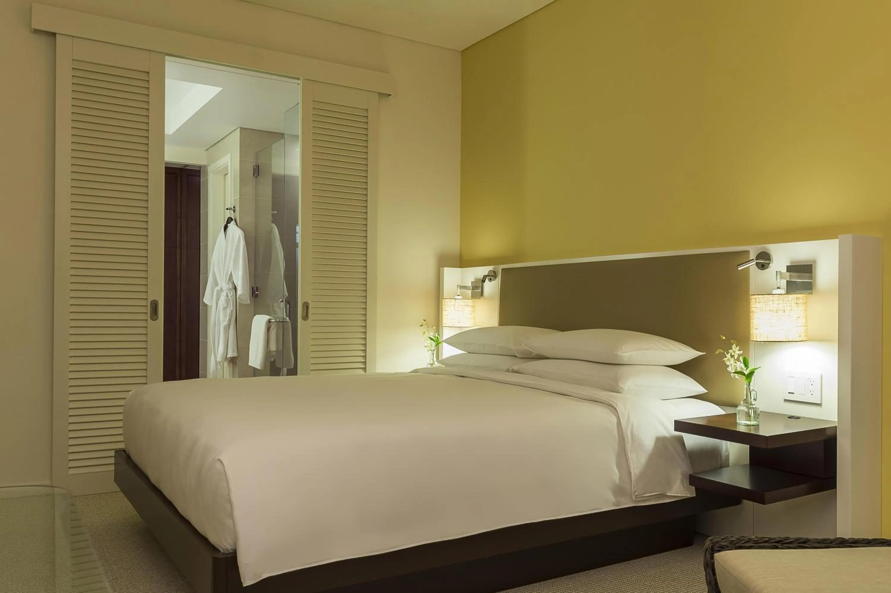 Bathroom, Bed in Hyatt Regency Cartagena