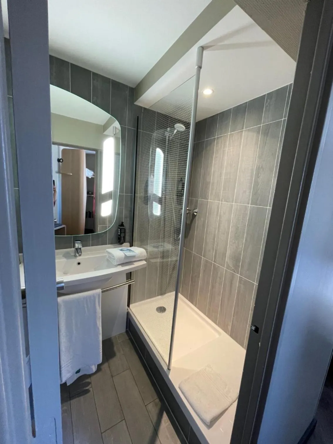 Shower in ibis Gent Centrum St. Baafs Kathedraal