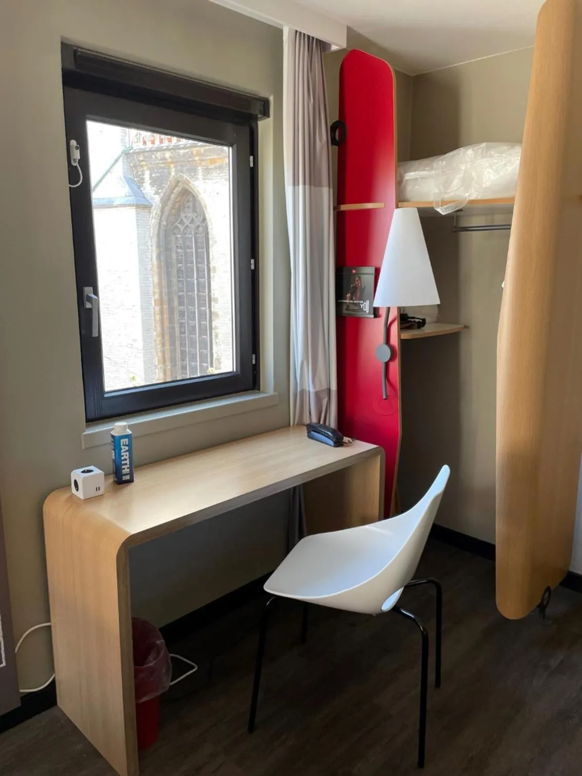 Photo of the whole room in ibis Gent Centrum St. Baafs Kathedraal