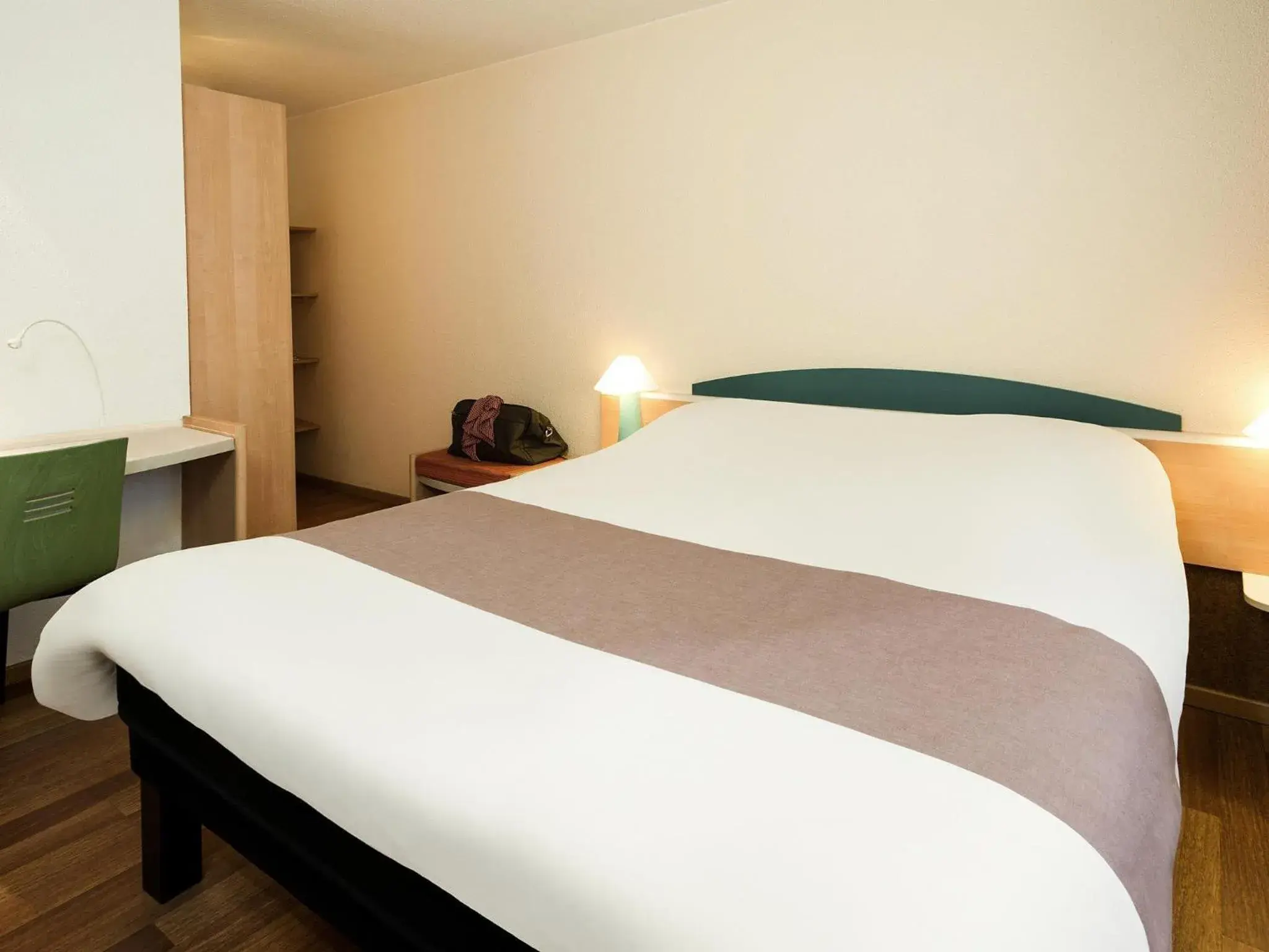 Bedroom, Bed in ibis Gent Centrum St. Baafs Kathedraal Bedroom, Bed in ibis Gent Centrum St. Baafs Kathedraal