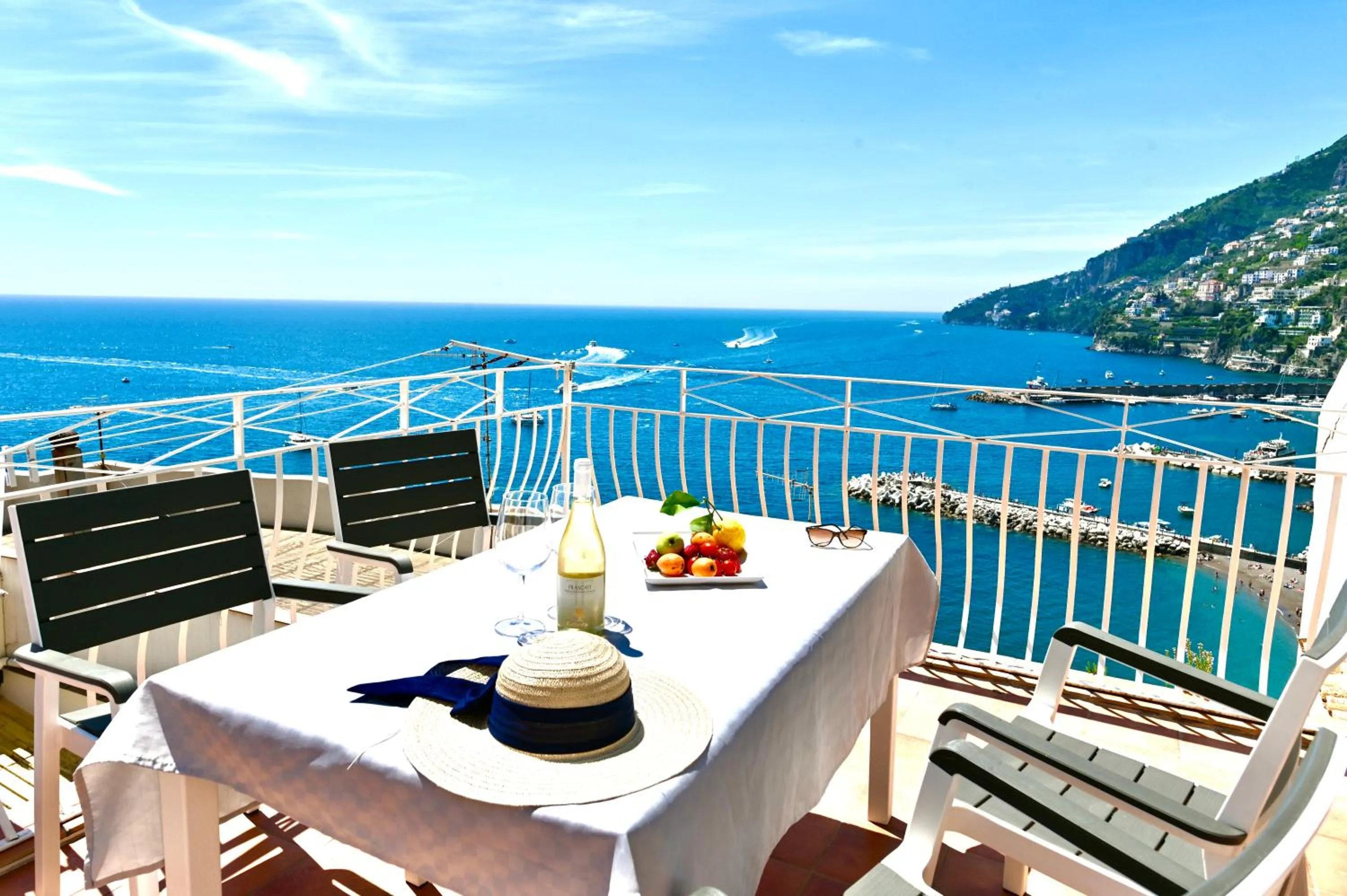 Rooftop flat in Amalfi Central "Panoramic view, Near the beach,Terrace "
