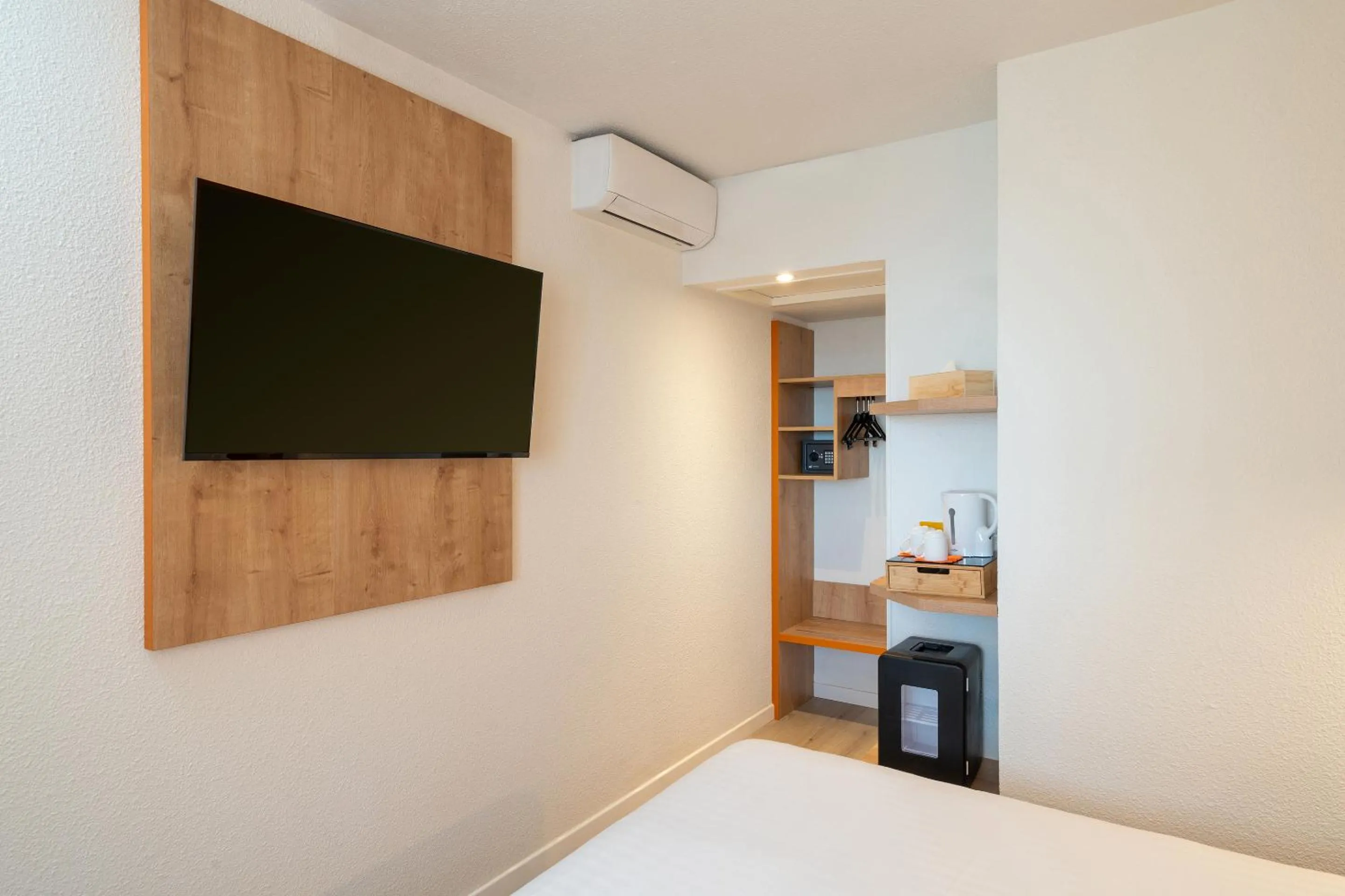 Bedroom in Sure Hotel by Best Western Mougins Belvedere