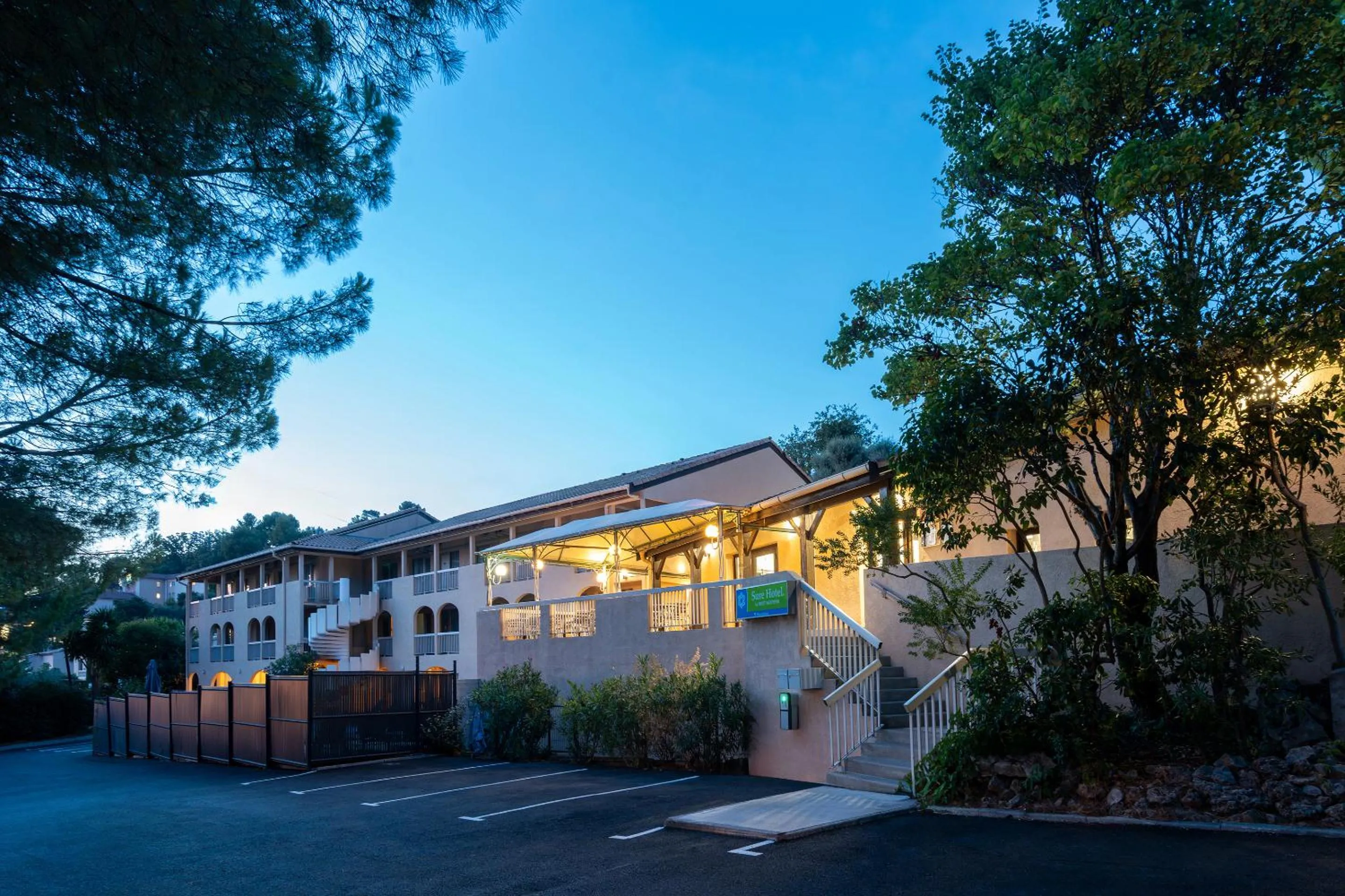 Property building in Sure Hotel by Best Western Mougins Belvedere