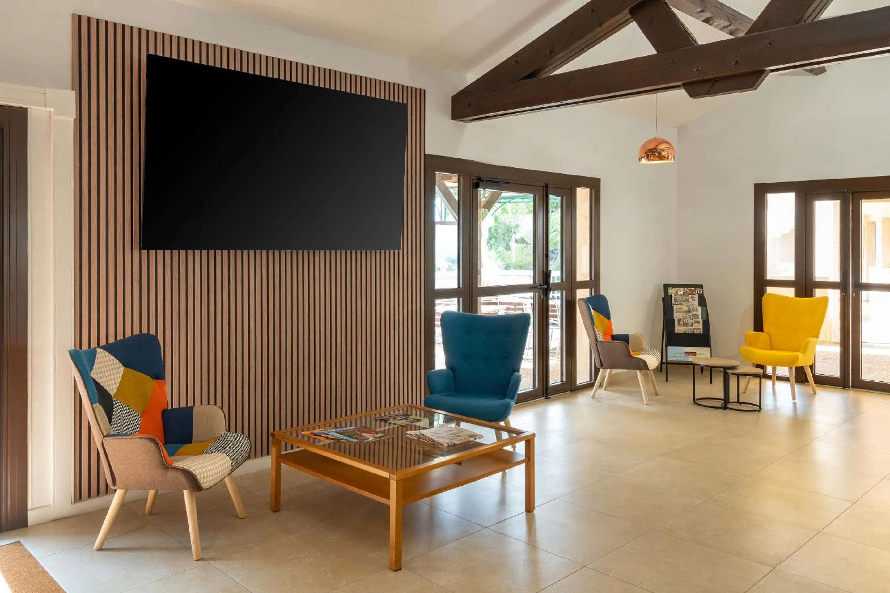 Communal lounge/ TV room in Sure Hotel by Best Western Mougins Belvedere