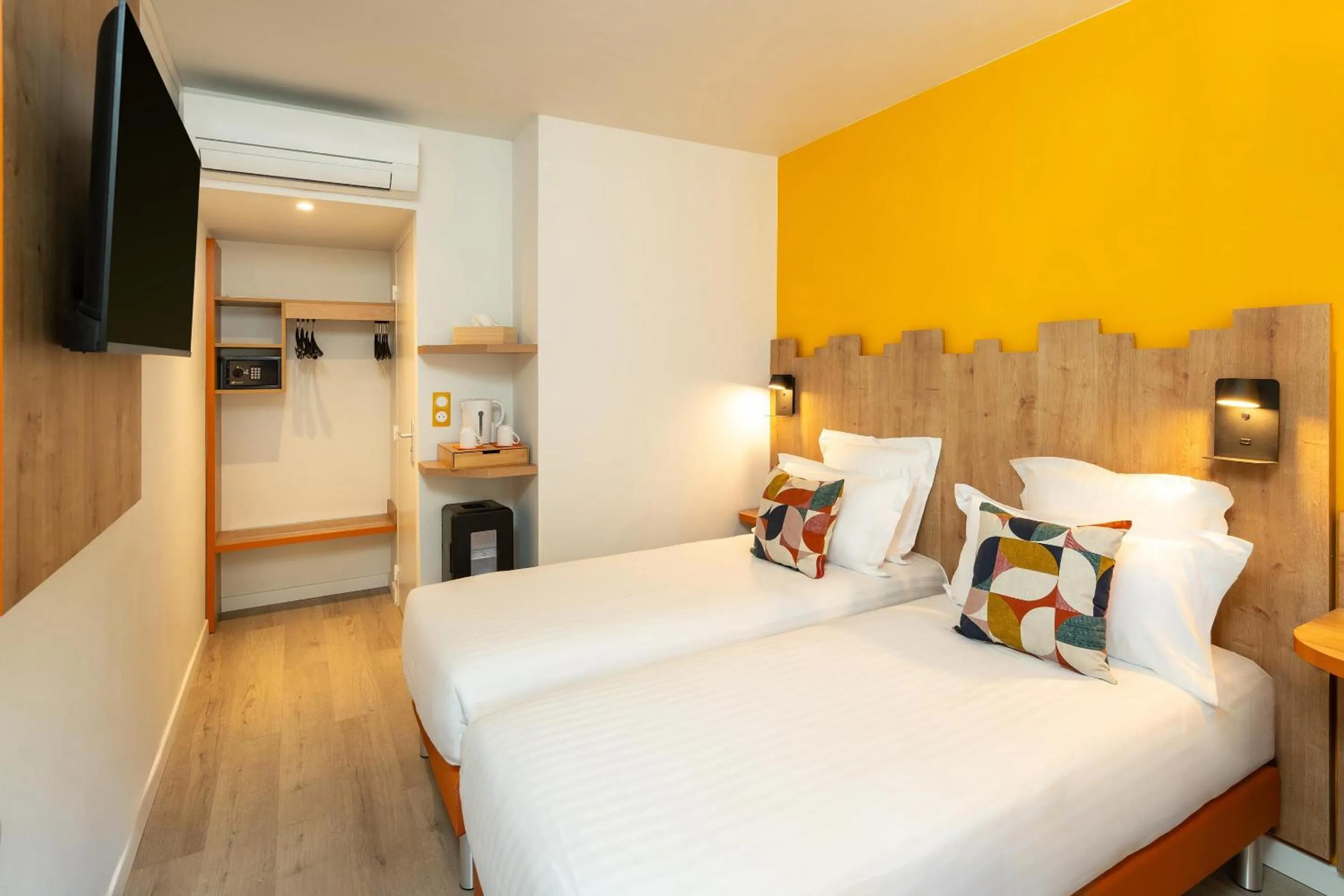 Bedroom, Bed in Sure Hotel by Best Western Mougins Belvedere