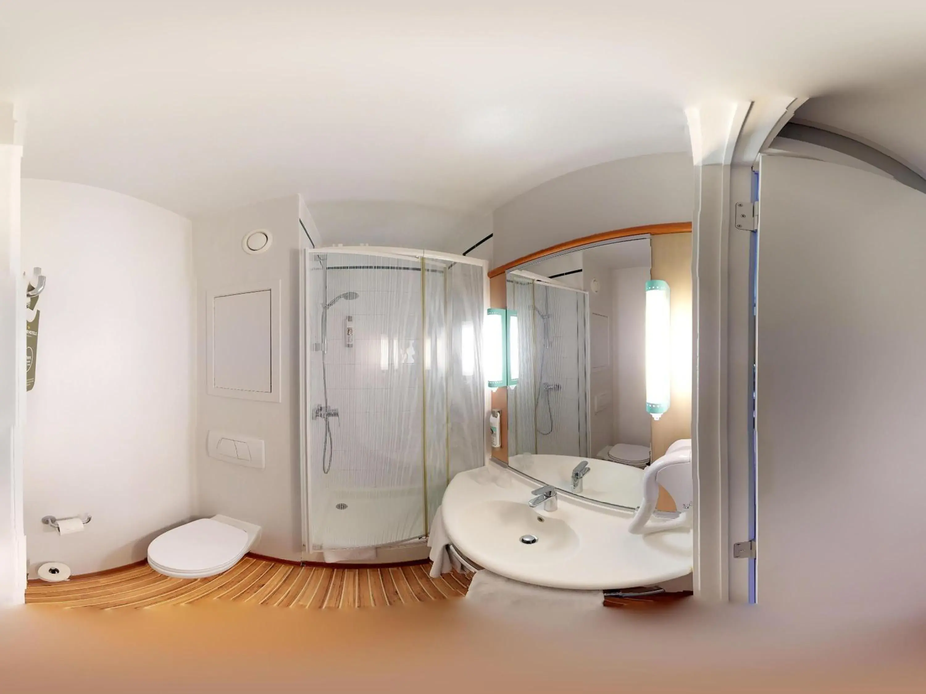 Bedroom in ibis Dinant Centre Bedroom in ibis Dinant Centre