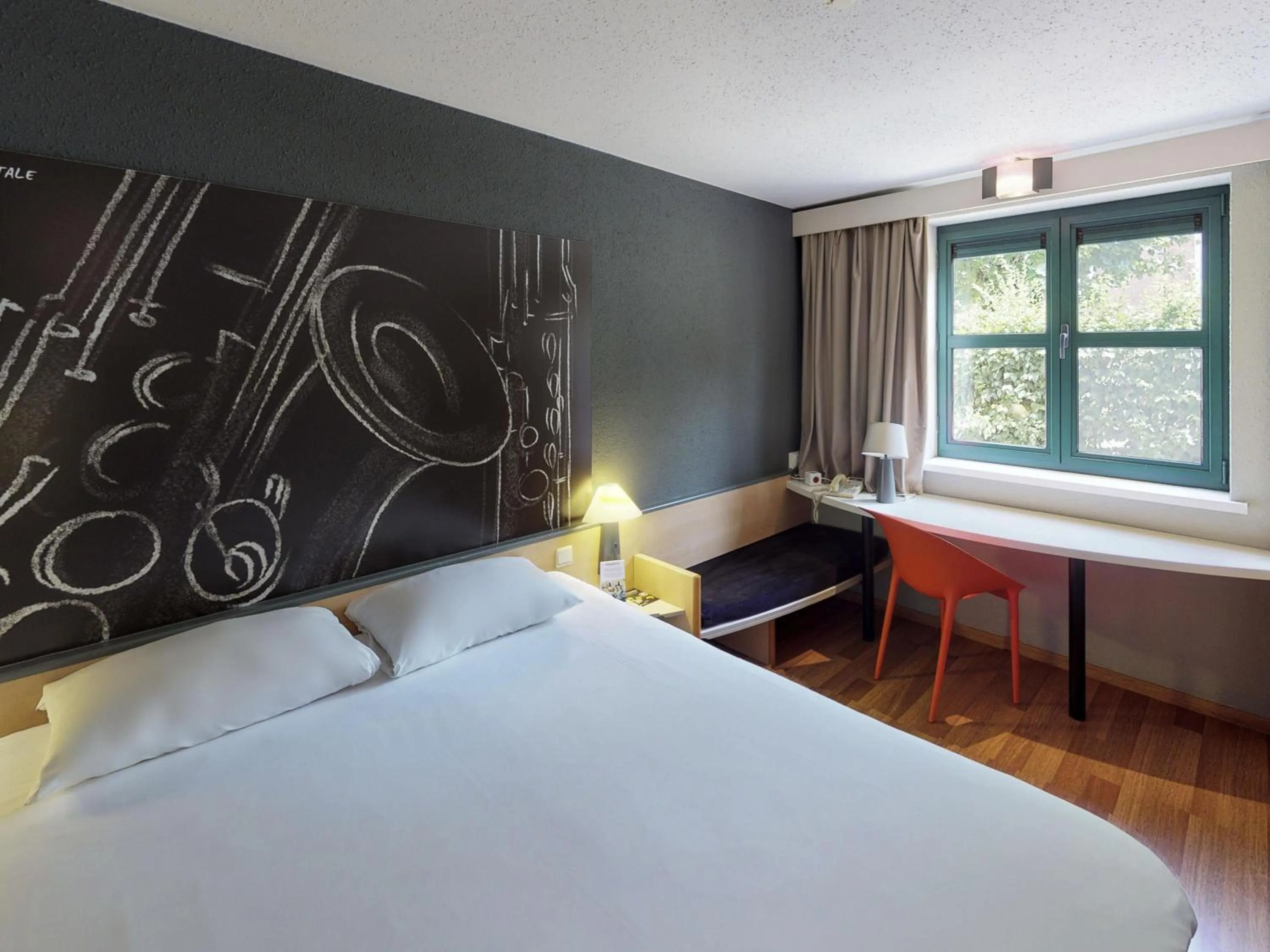 Bedroom, Bed in ibis Dinant Centre