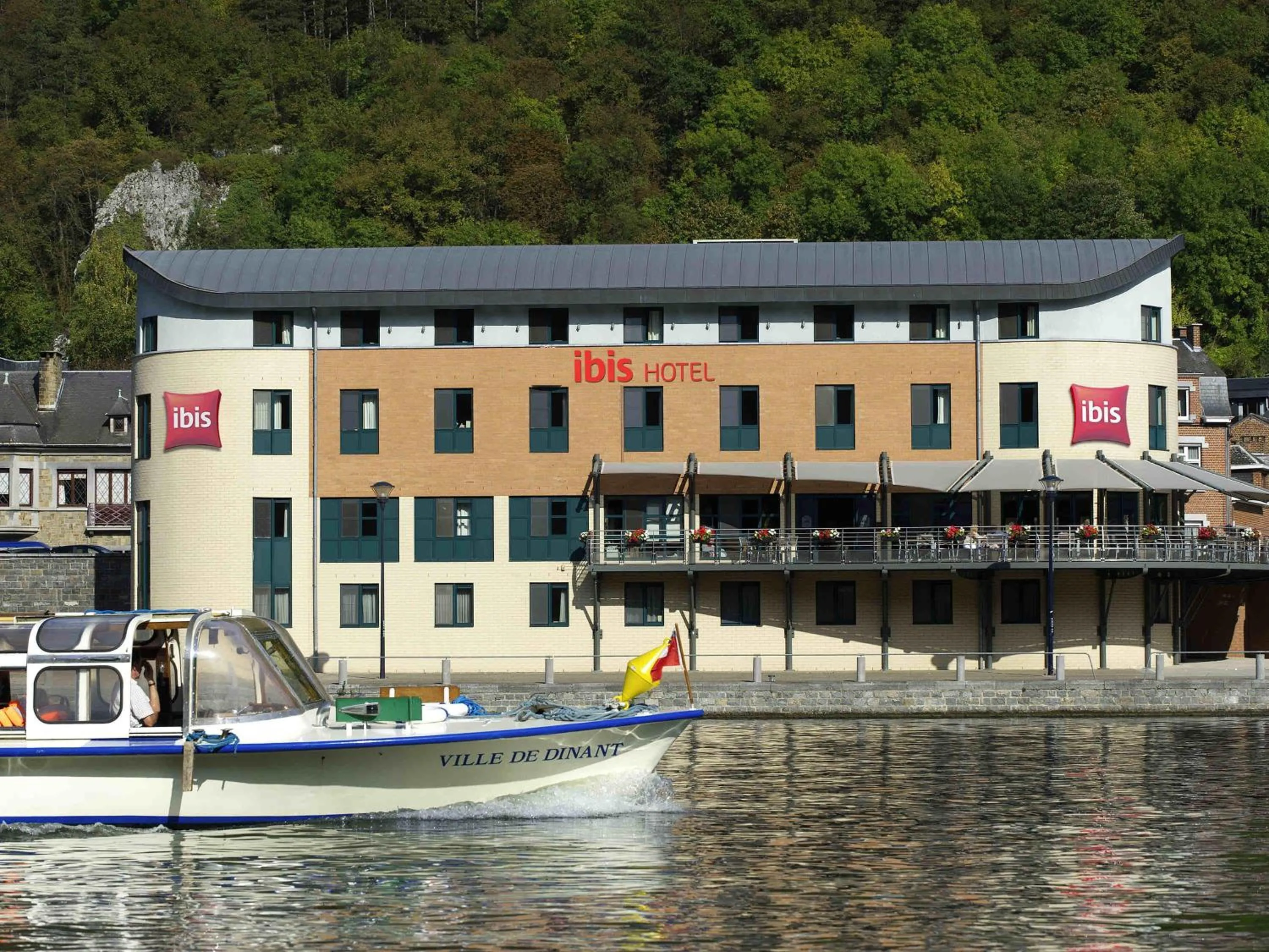 Property building in ibis Dinant Centre