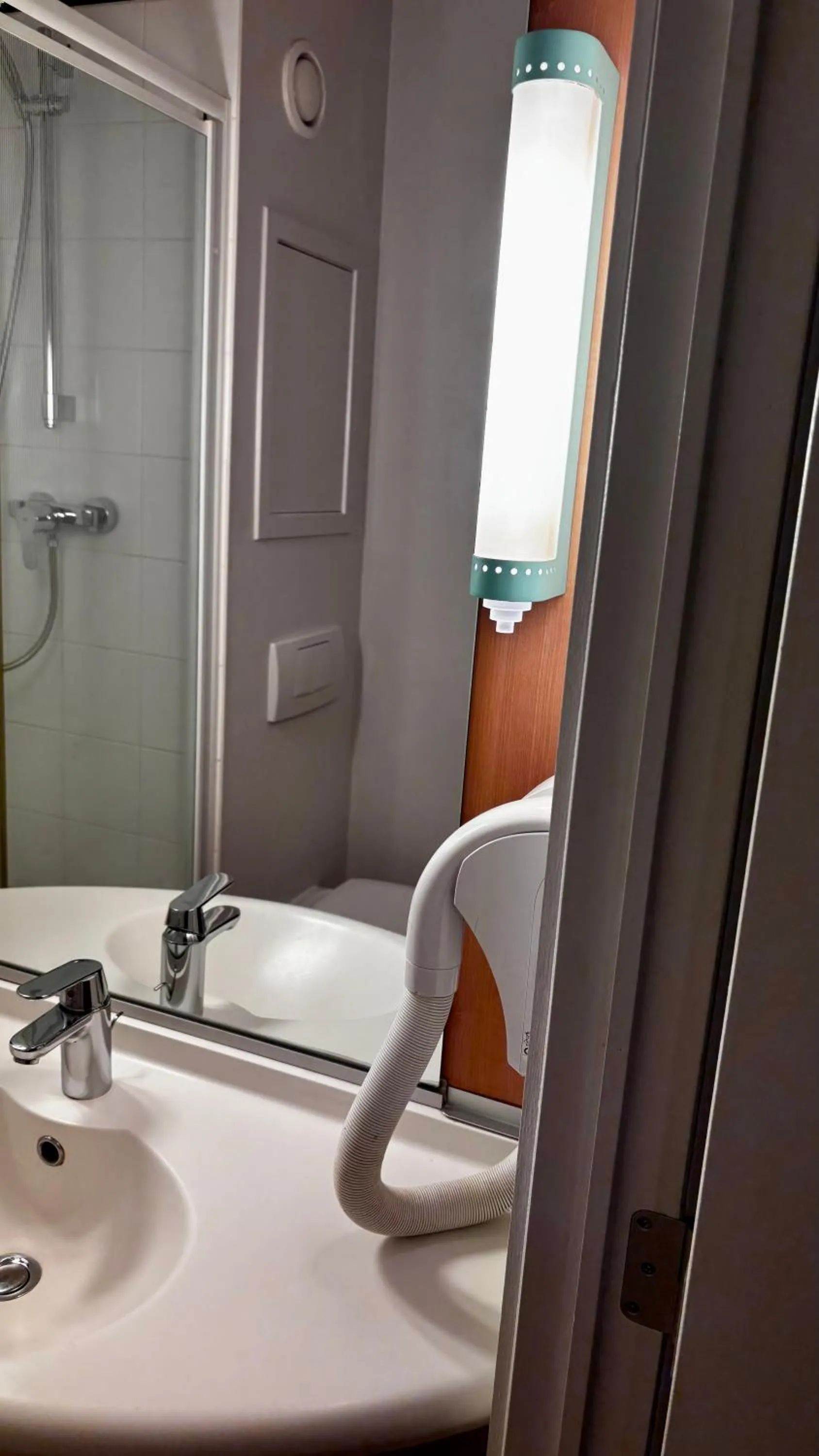 Bathroom in ibis Dinant Centre