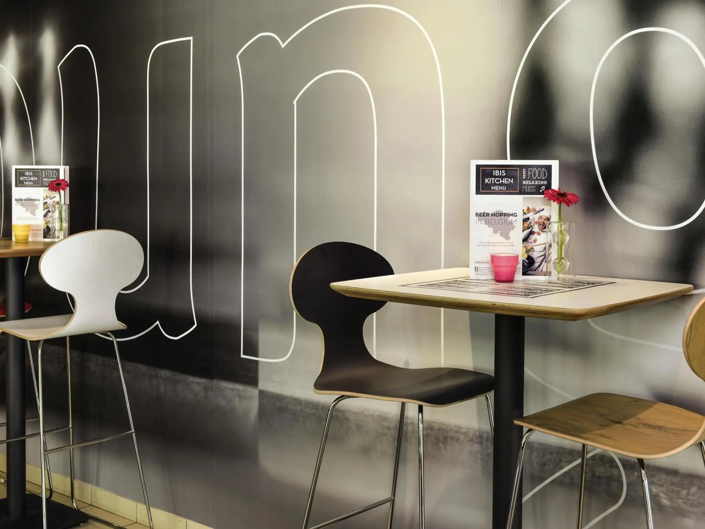 Lounge or bar in ibis Dinant Centre Lounge or bar in ibis Dinant Centre